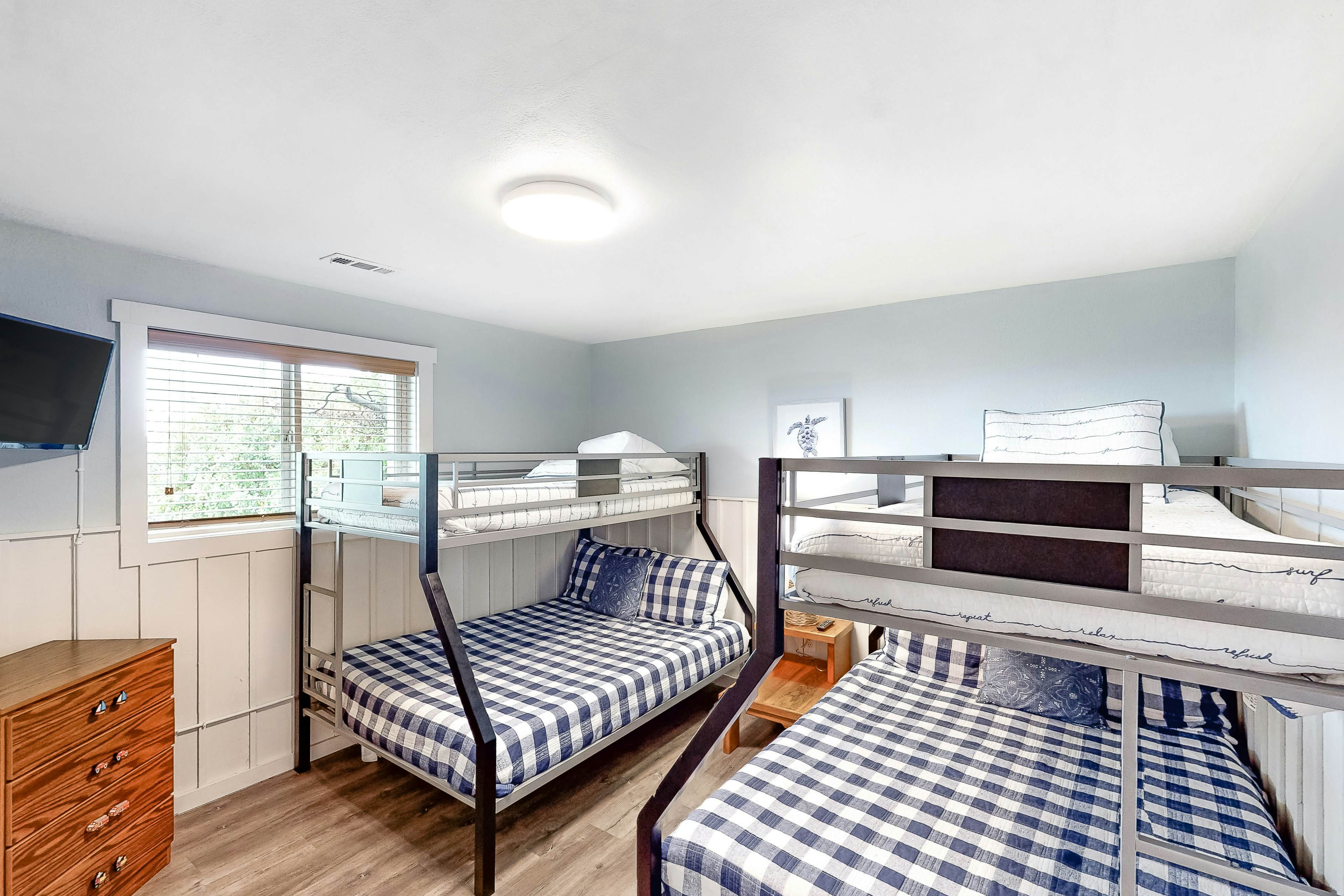 Family-friendly house w/ ocean view & private hot tub - walk to beach, dogs OK