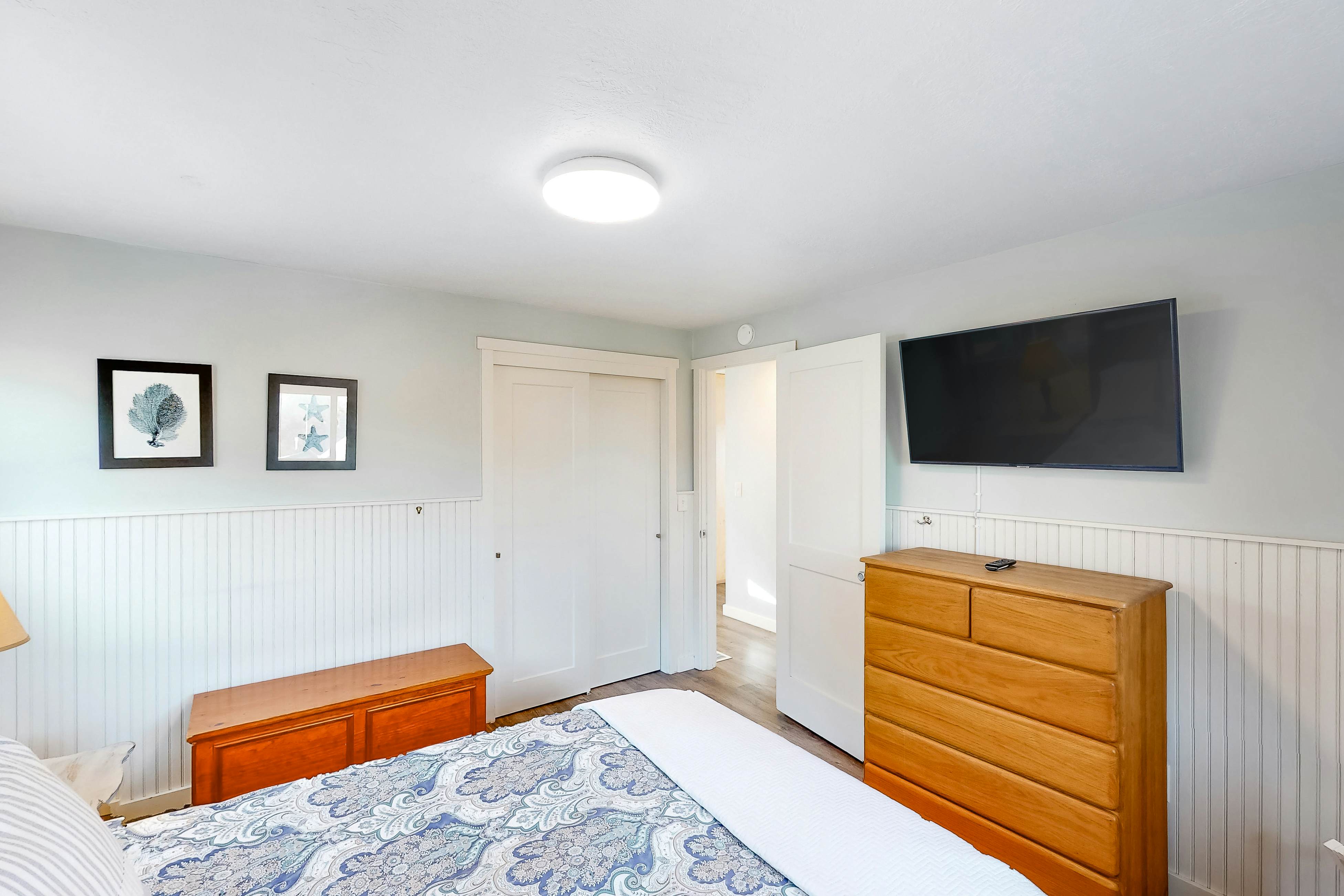 Family-friendly house w/ ocean view & private hot tub - walk to beach, dogs OK