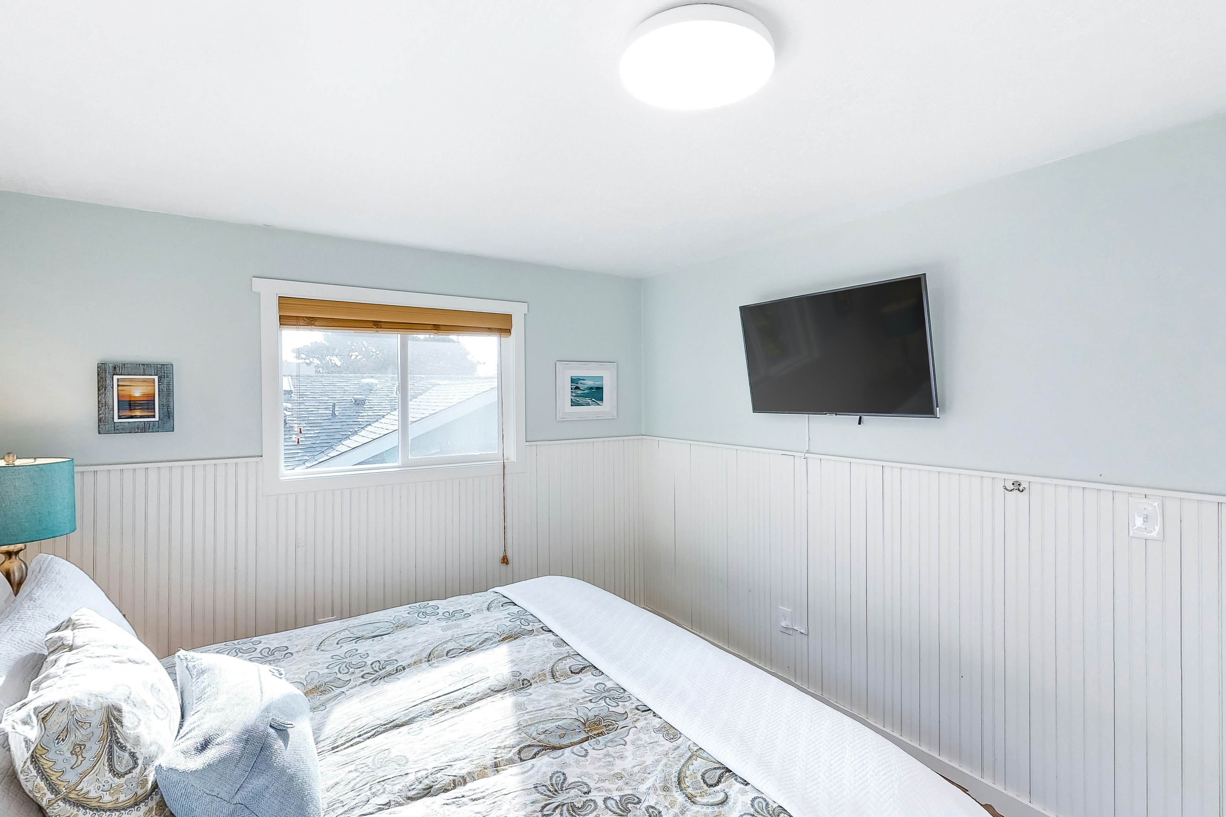 Family-friendly house w/ ocean view & private hot tub - walk to beach, dogs OK