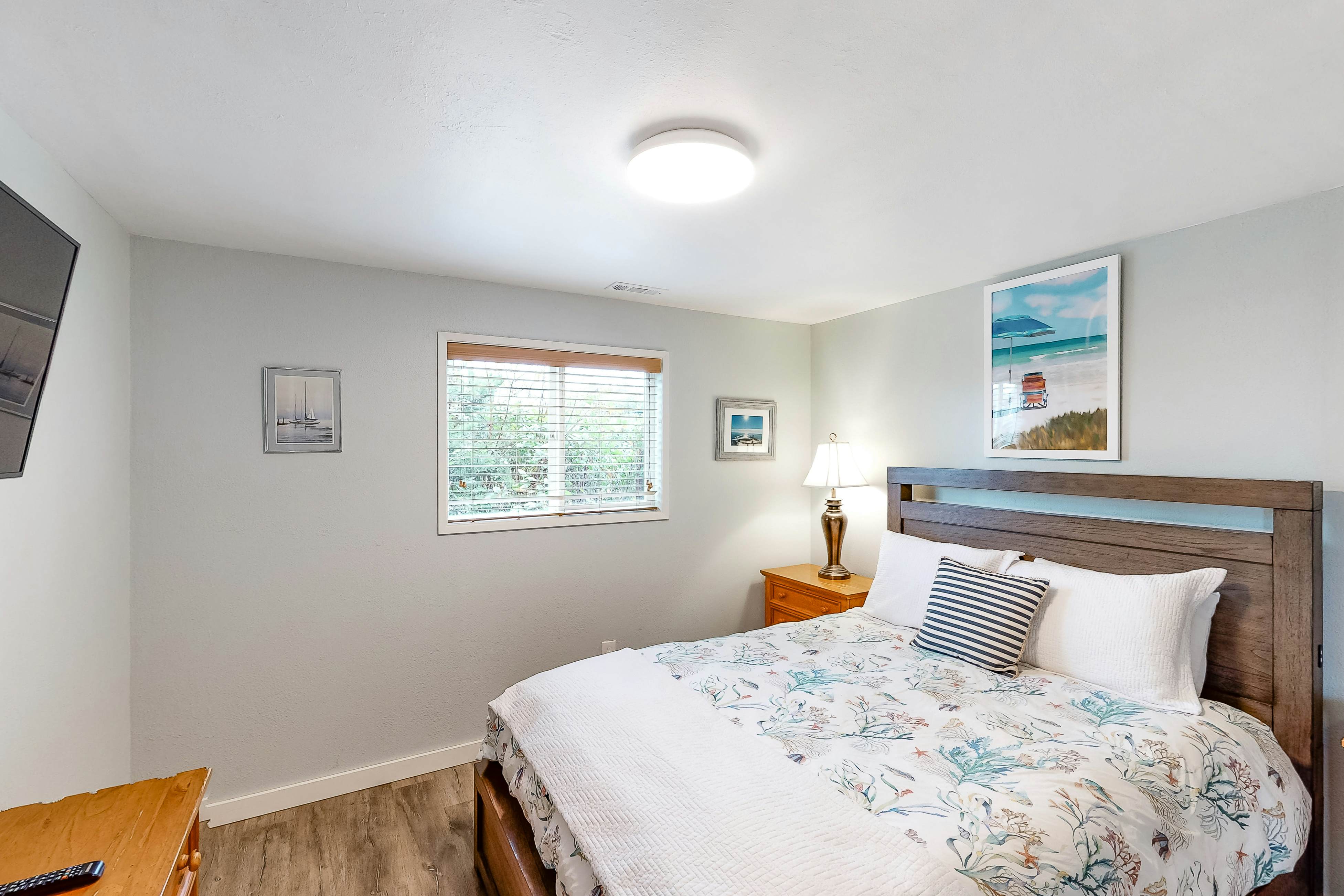 Family-friendly house w/ ocean view & private hot tub - walk to beach, dogs OK