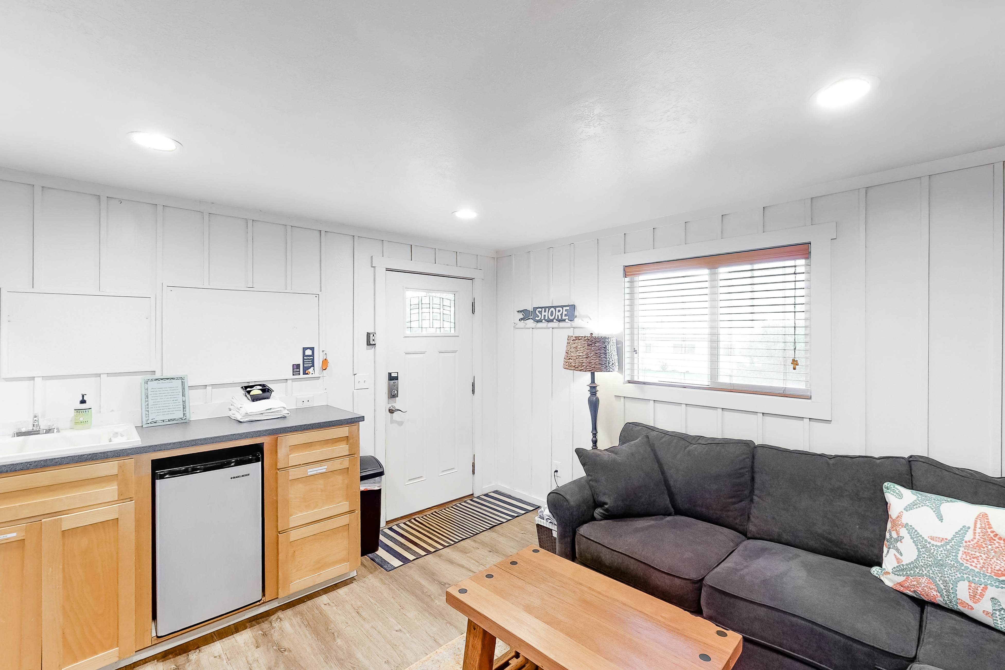 Family-friendly house w/ ocean view & private hot tub - walk to beach, dogs OK