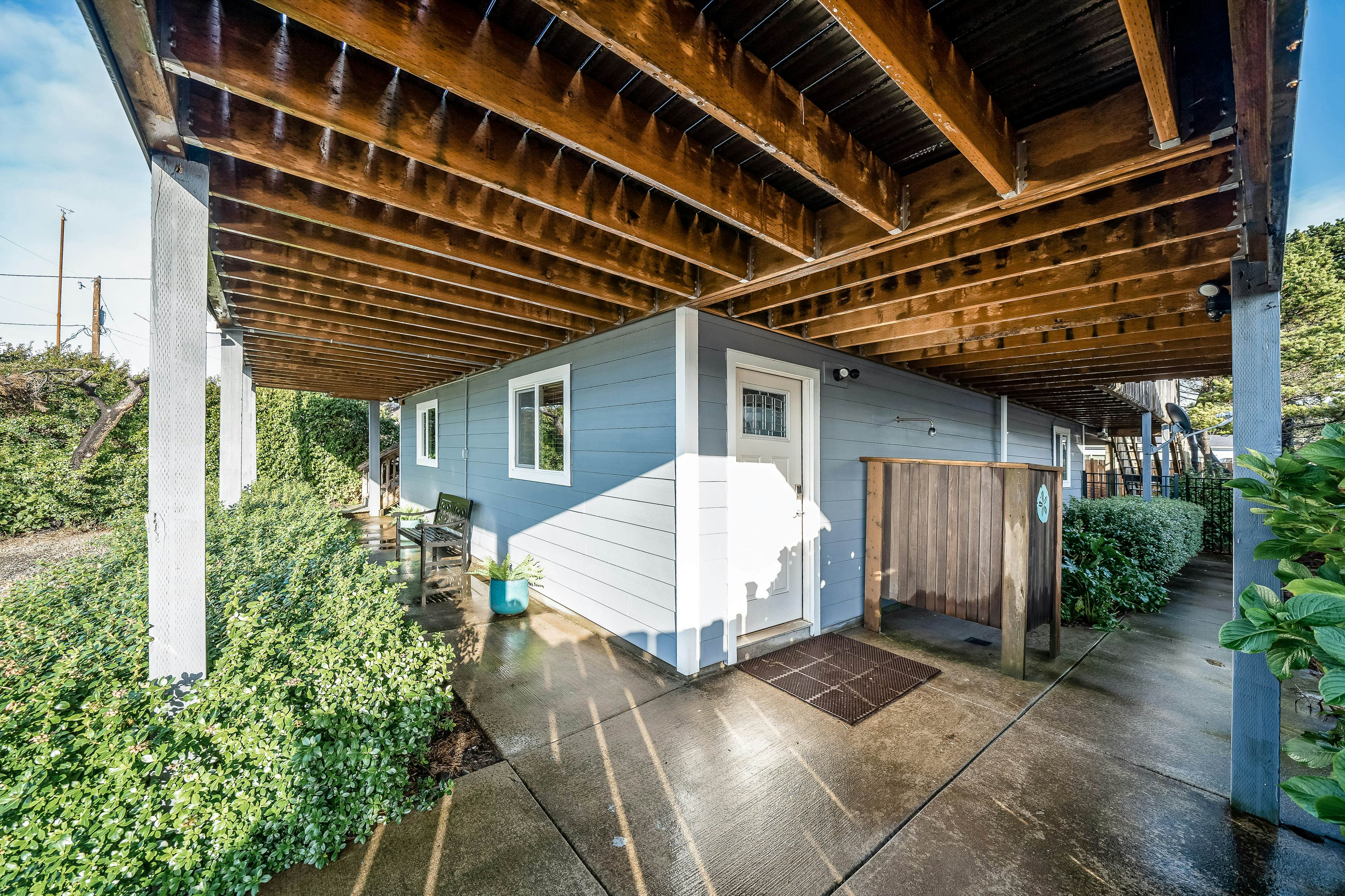 Family-friendly house w/ ocean view & private hot tub - walk to beach, dogs OK