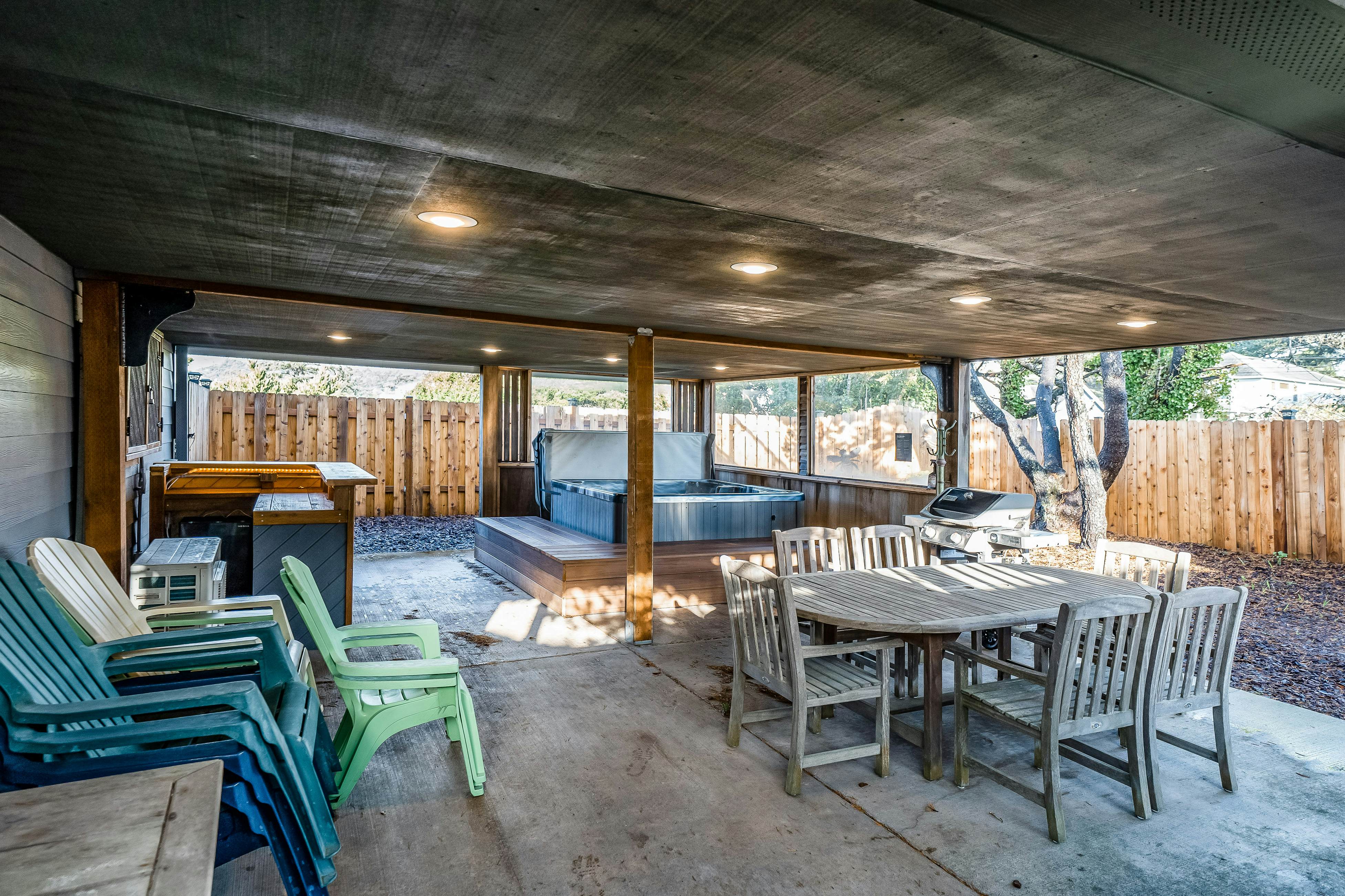 Family-friendly house w/ ocean view & private hot tub - walk to beach, dogs OK