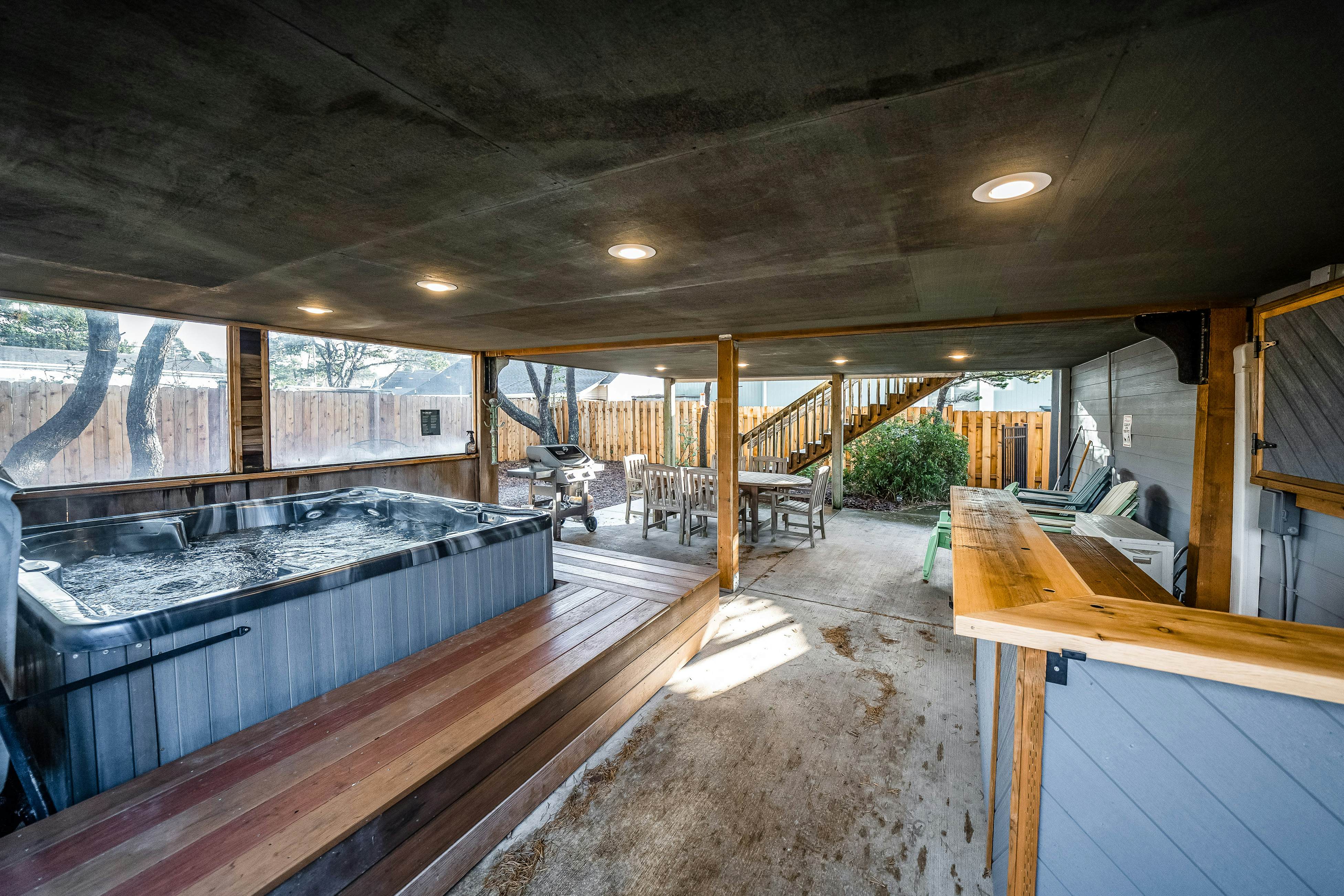 Family-friendly house w/ ocean view & private hot tub - walk to beach, dogs OK