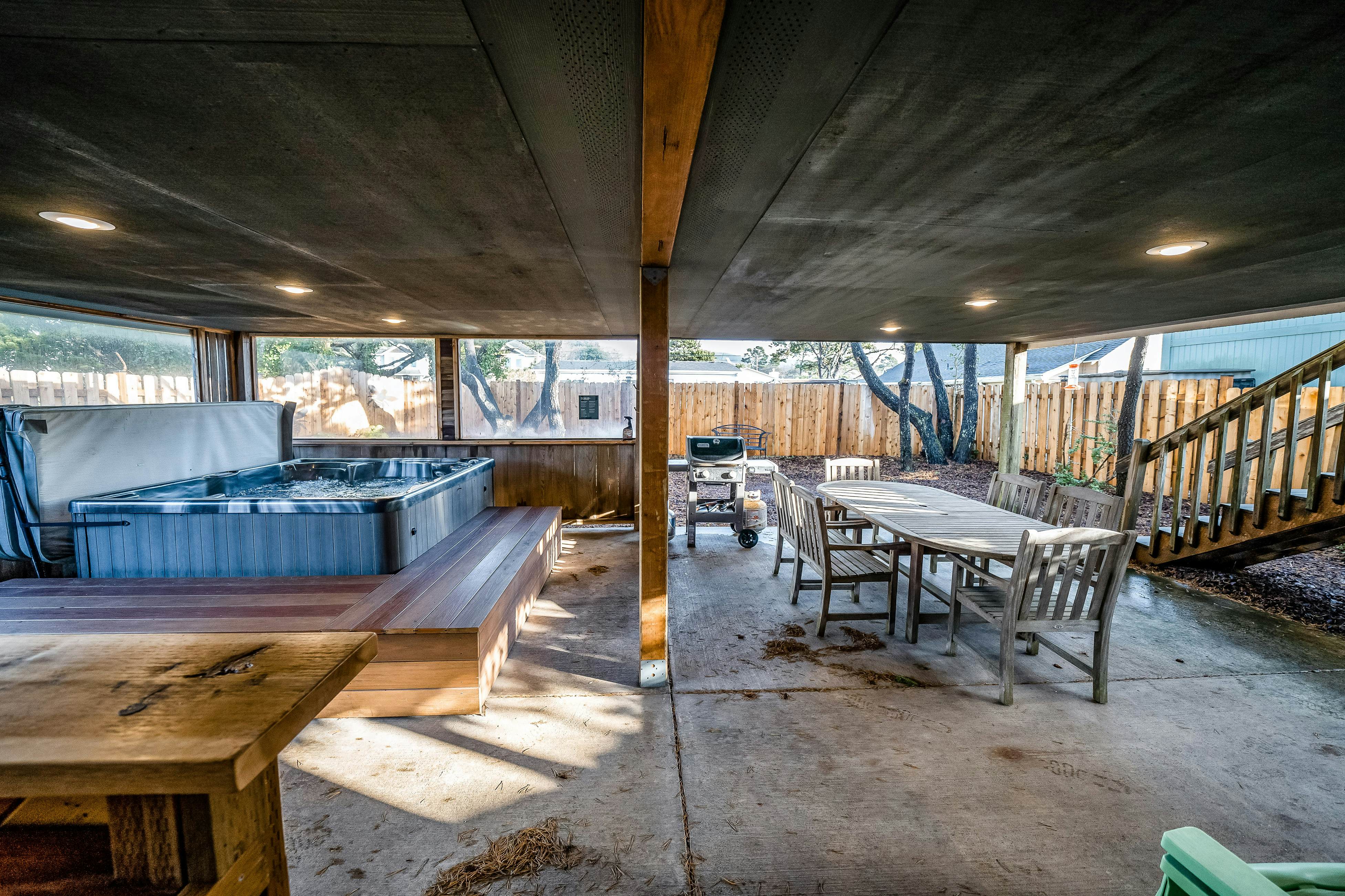 Family-friendly house w/ ocean view & private hot tub - walk to beach, dogs OK