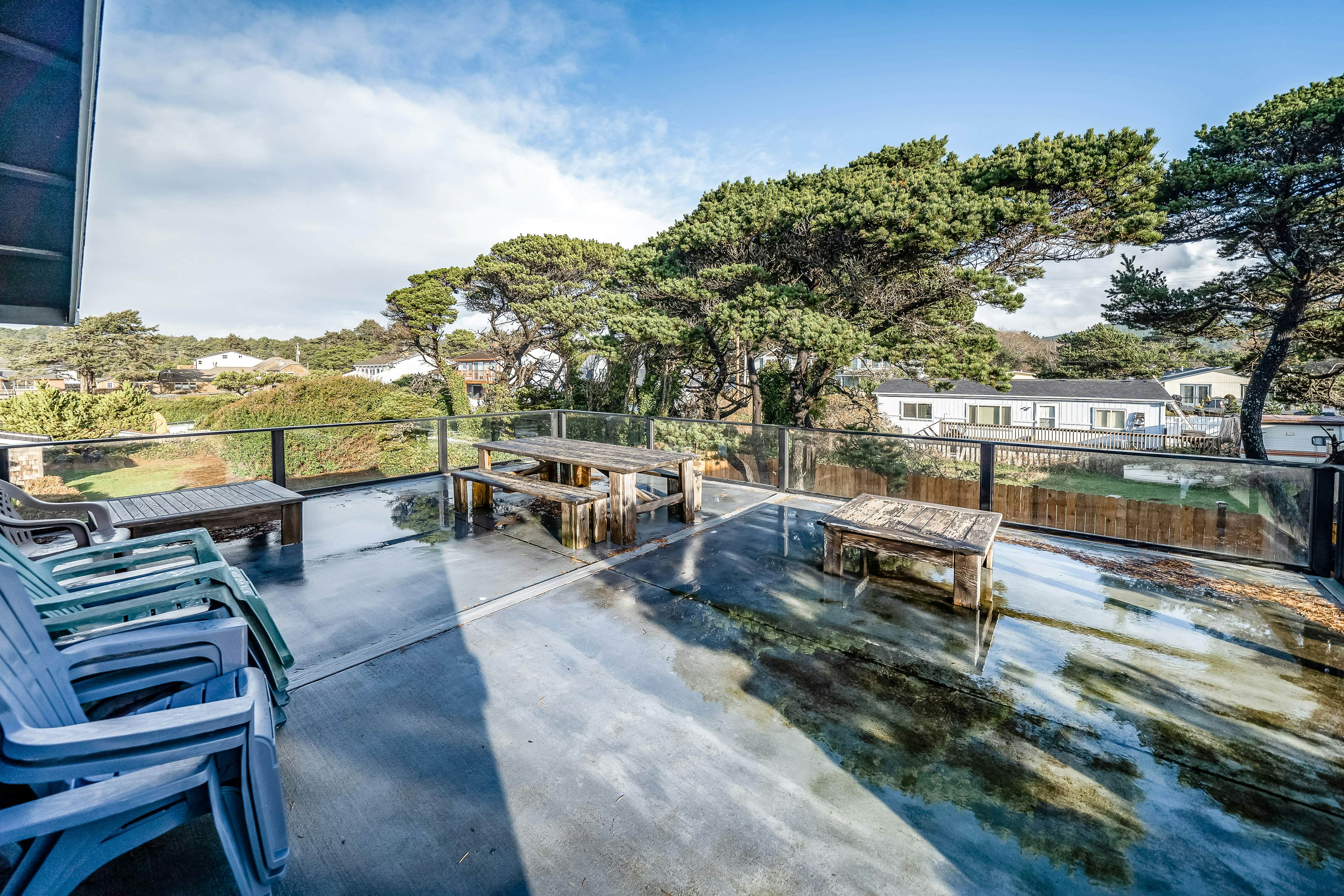 Family-friendly house w/ ocean view & private hot tub - walk to beach, dogs OK