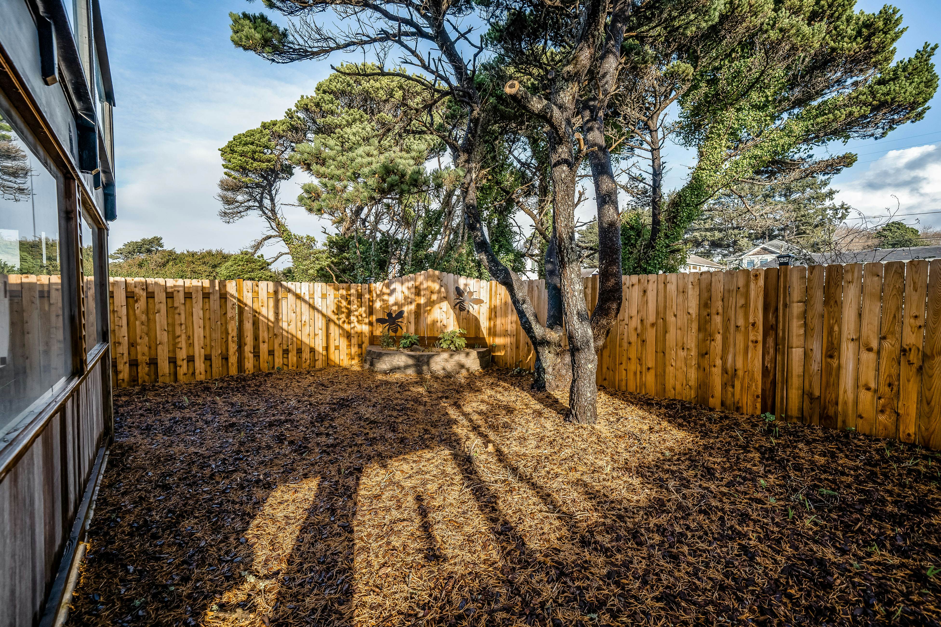 Family-friendly house w/ ocean view & private hot tub - walk to beach, dogs OK