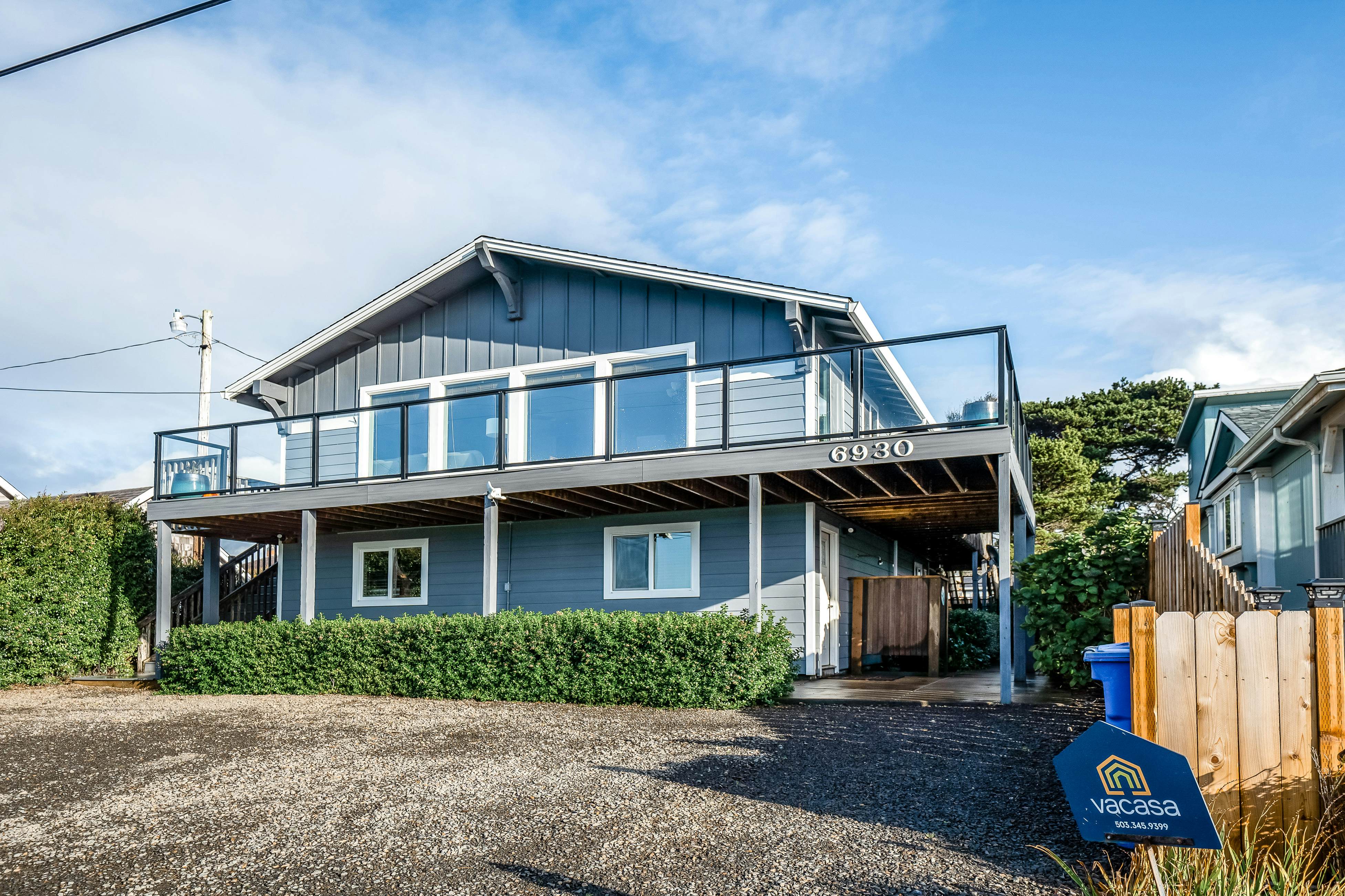 Family-friendly house w/ ocean view & private hot tub - walk to beach, dogs OK