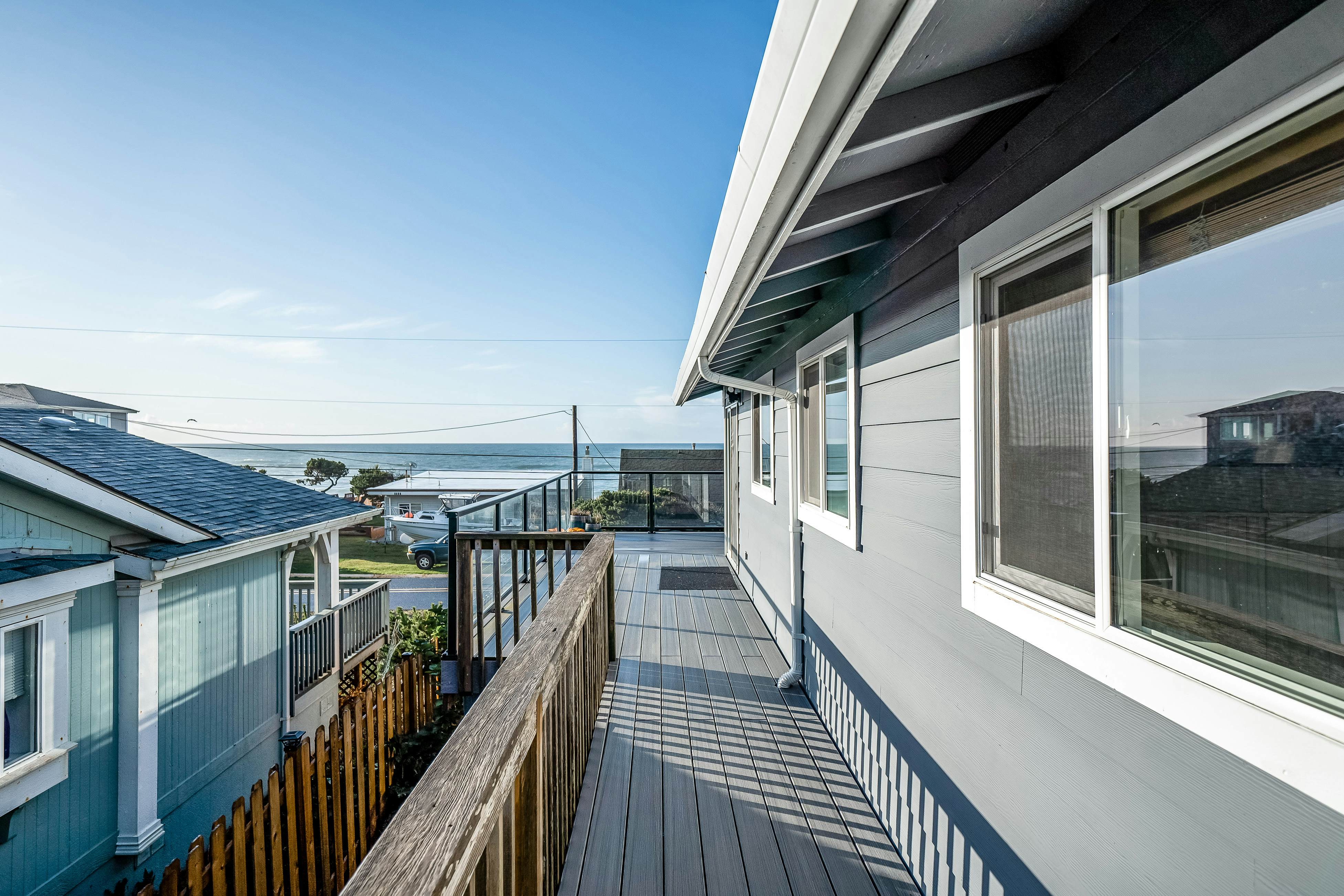 Family-friendly house w/ ocean view & private hot tub - walk to beach, dogs OK