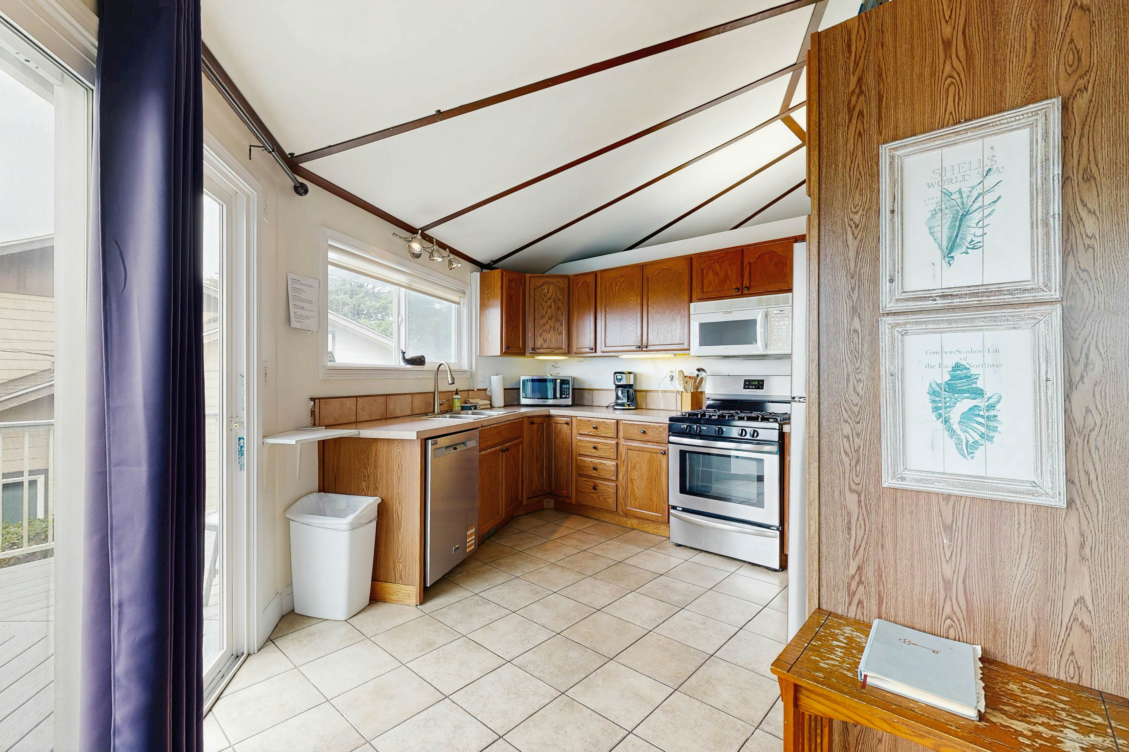 Unique and spacious home with private hot tub game room and great ocean views