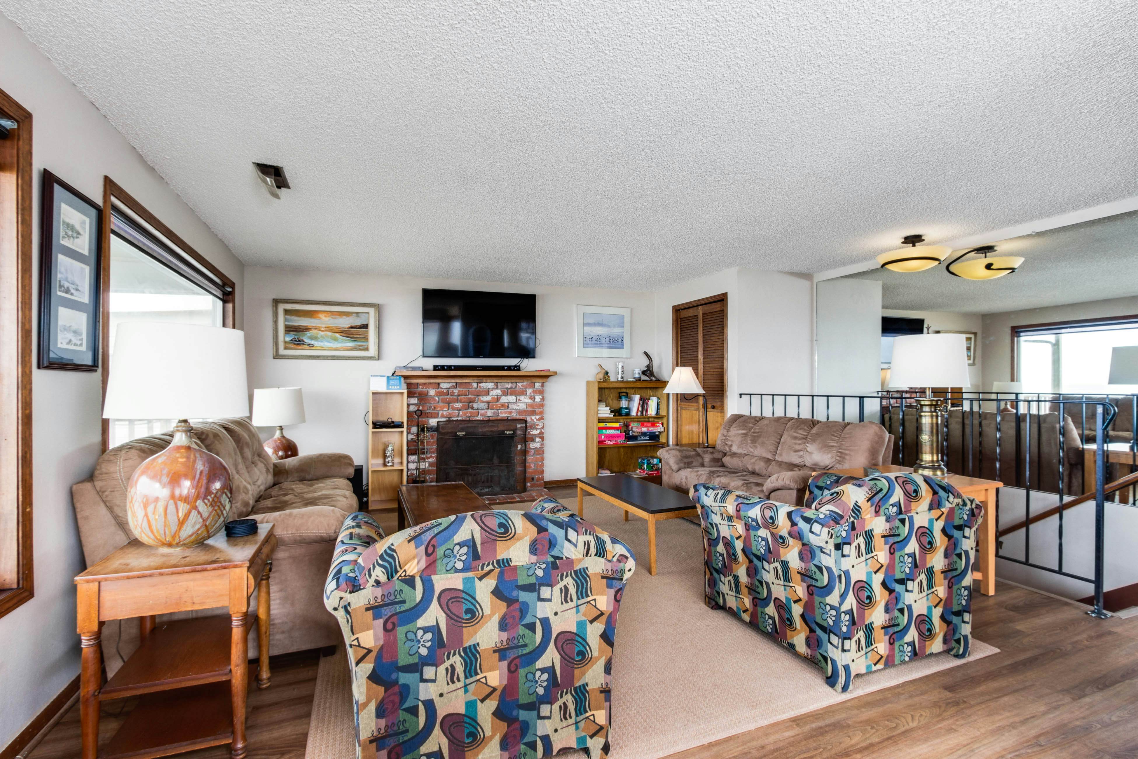 Impressive oceanfront home with great views - dog-friendly