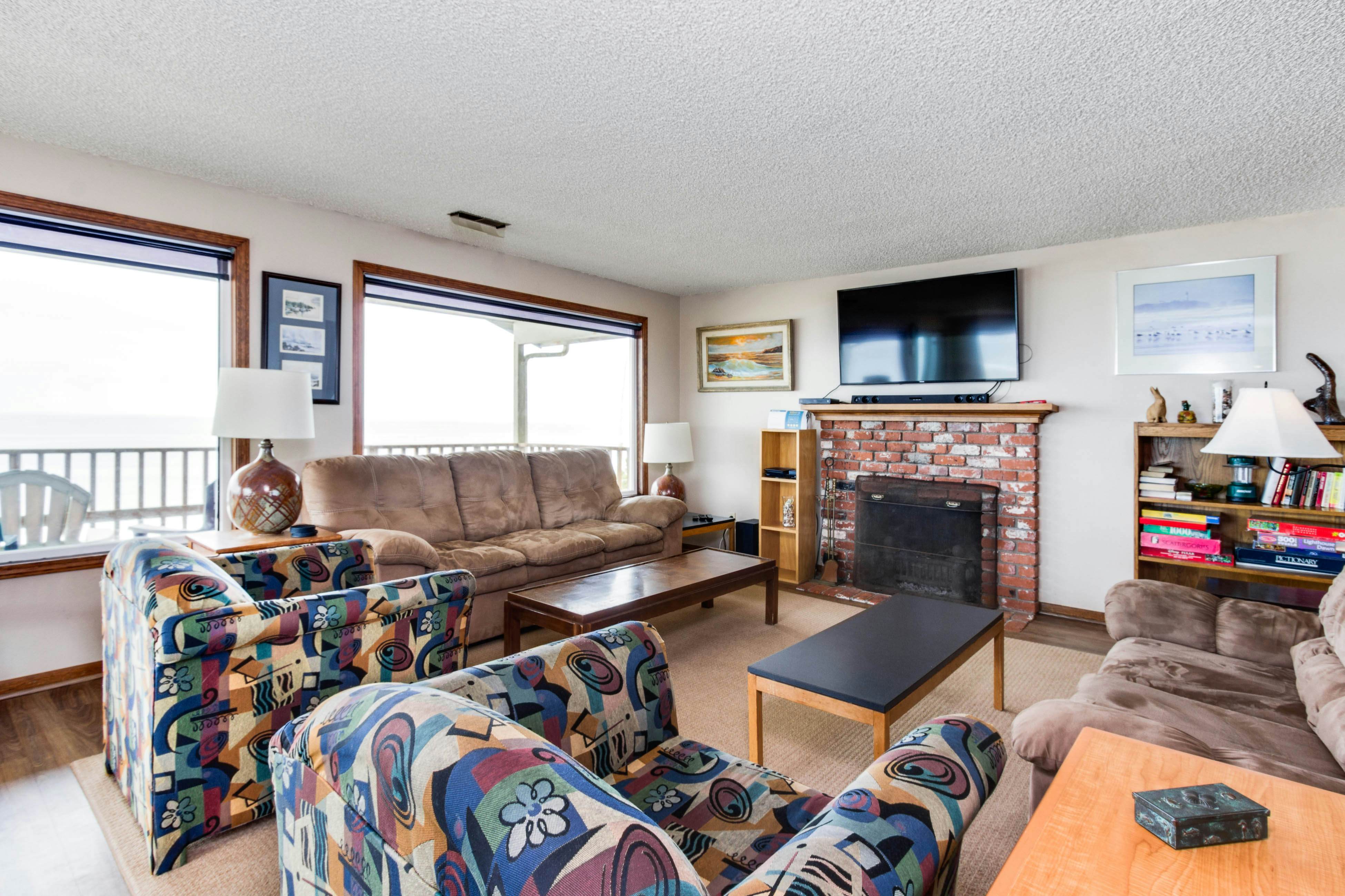 Impressive oceanfront home with great views - dog-friendly