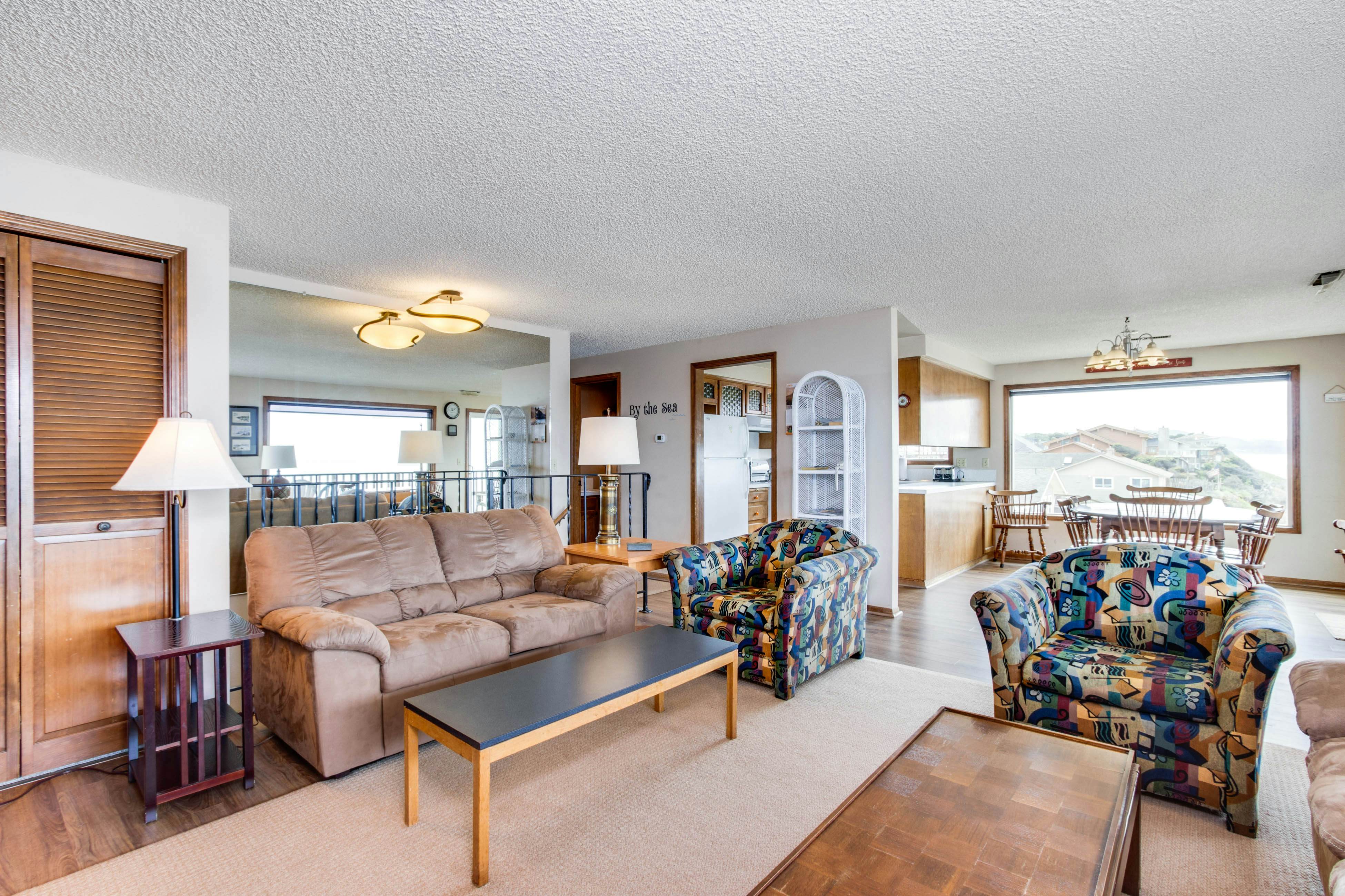 Impressive oceanfront home with great views - dog-friendly