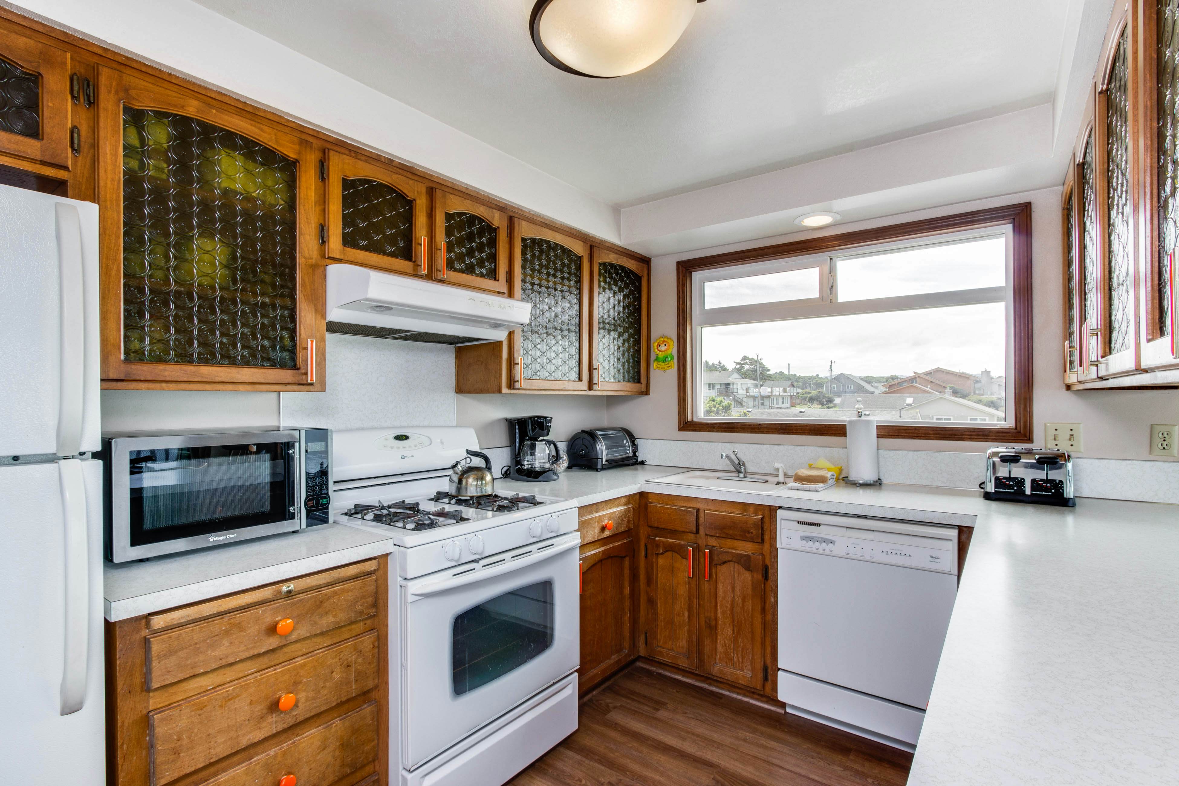 Impressive oceanfront home with great views - dog-friendly