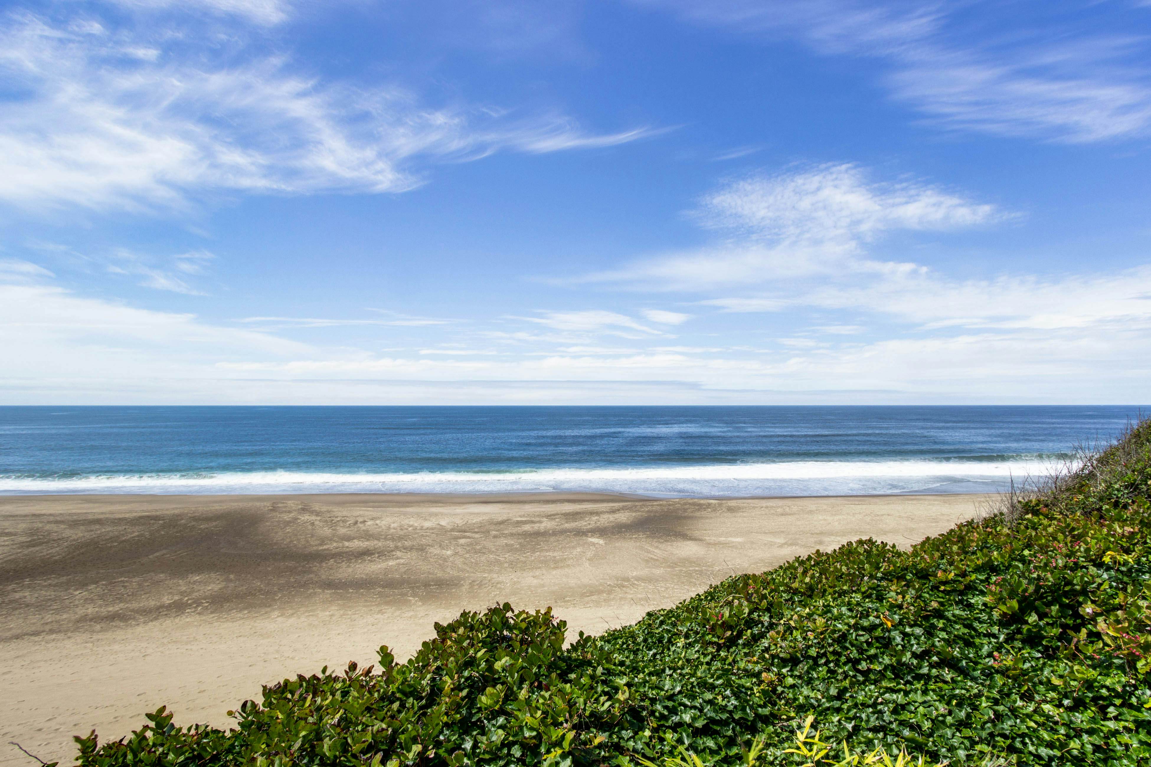 Impressive oceanfront home with great views - dog-friendly