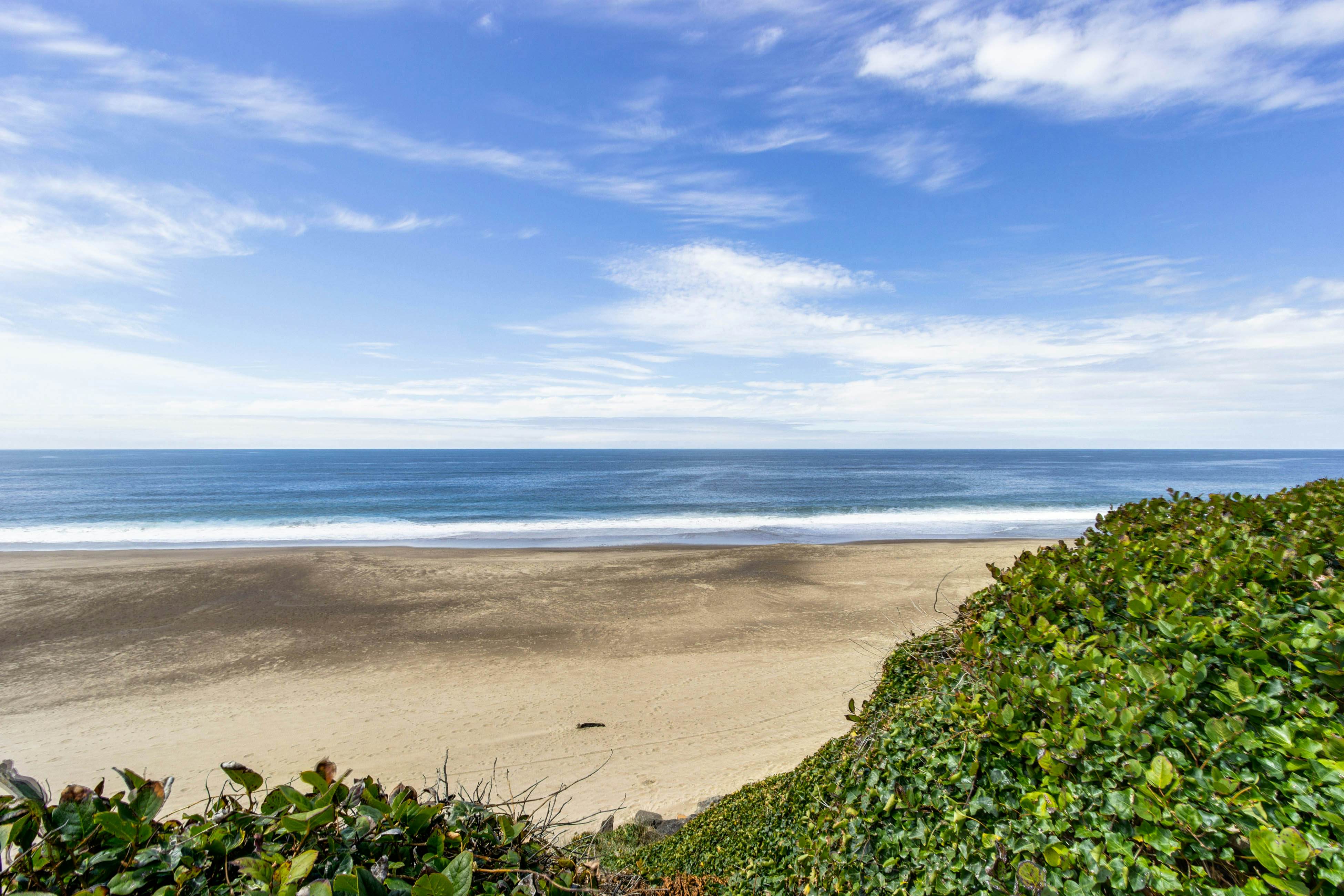 Impressive oceanfront home with great views - dog-friendly