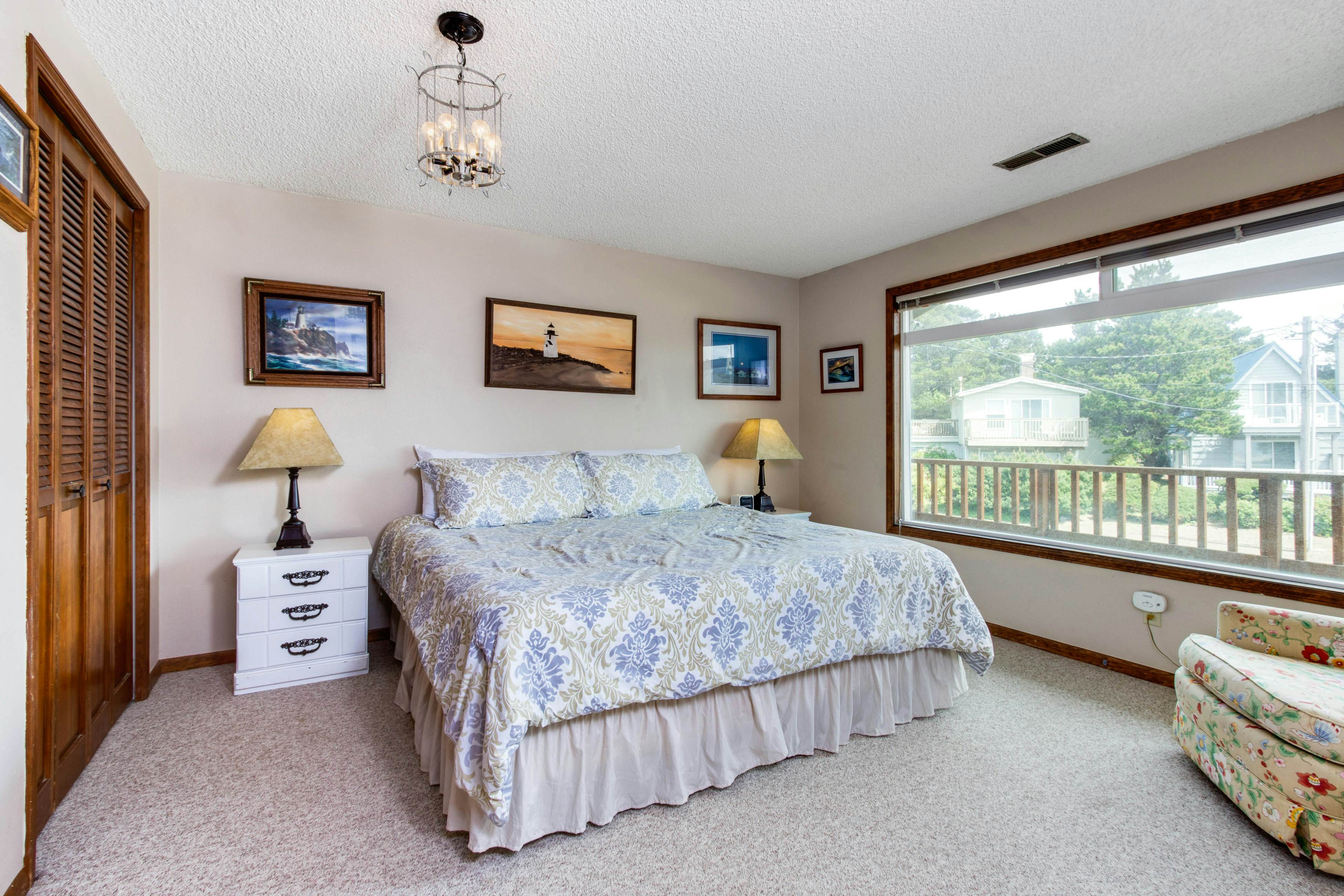 Impressive oceanfront home with great views - dog-friendly