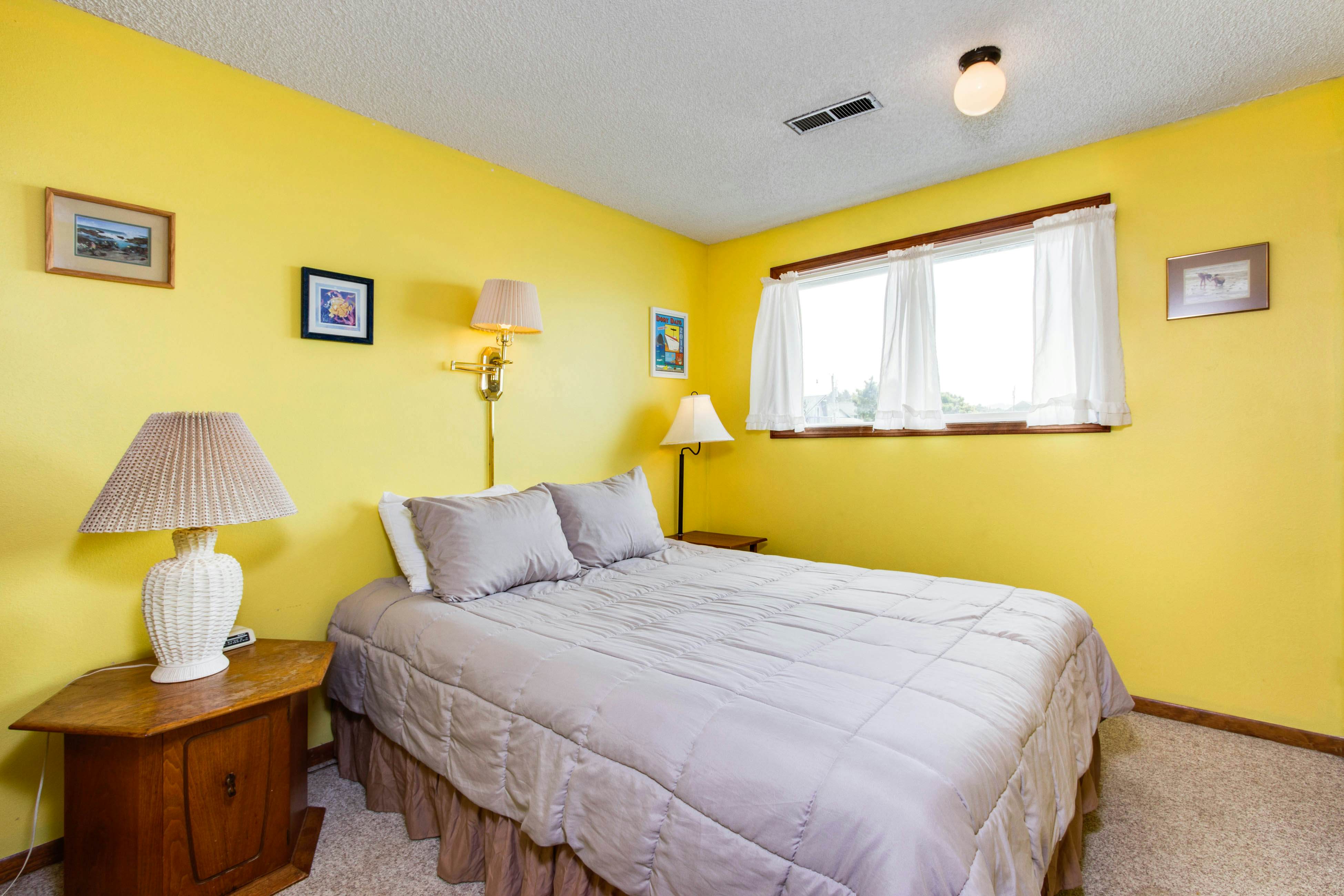 Impressive oceanfront home with great views - dog-friendly