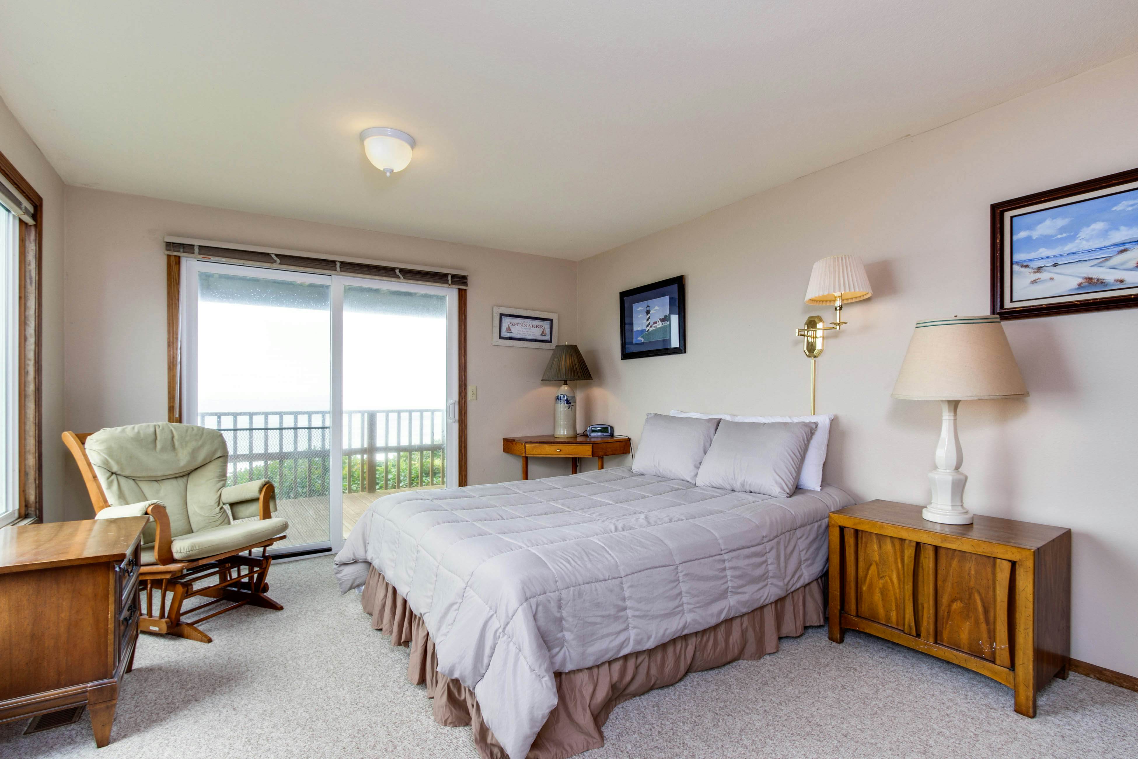 Impressive oceanfront home with great views - dog-friendly