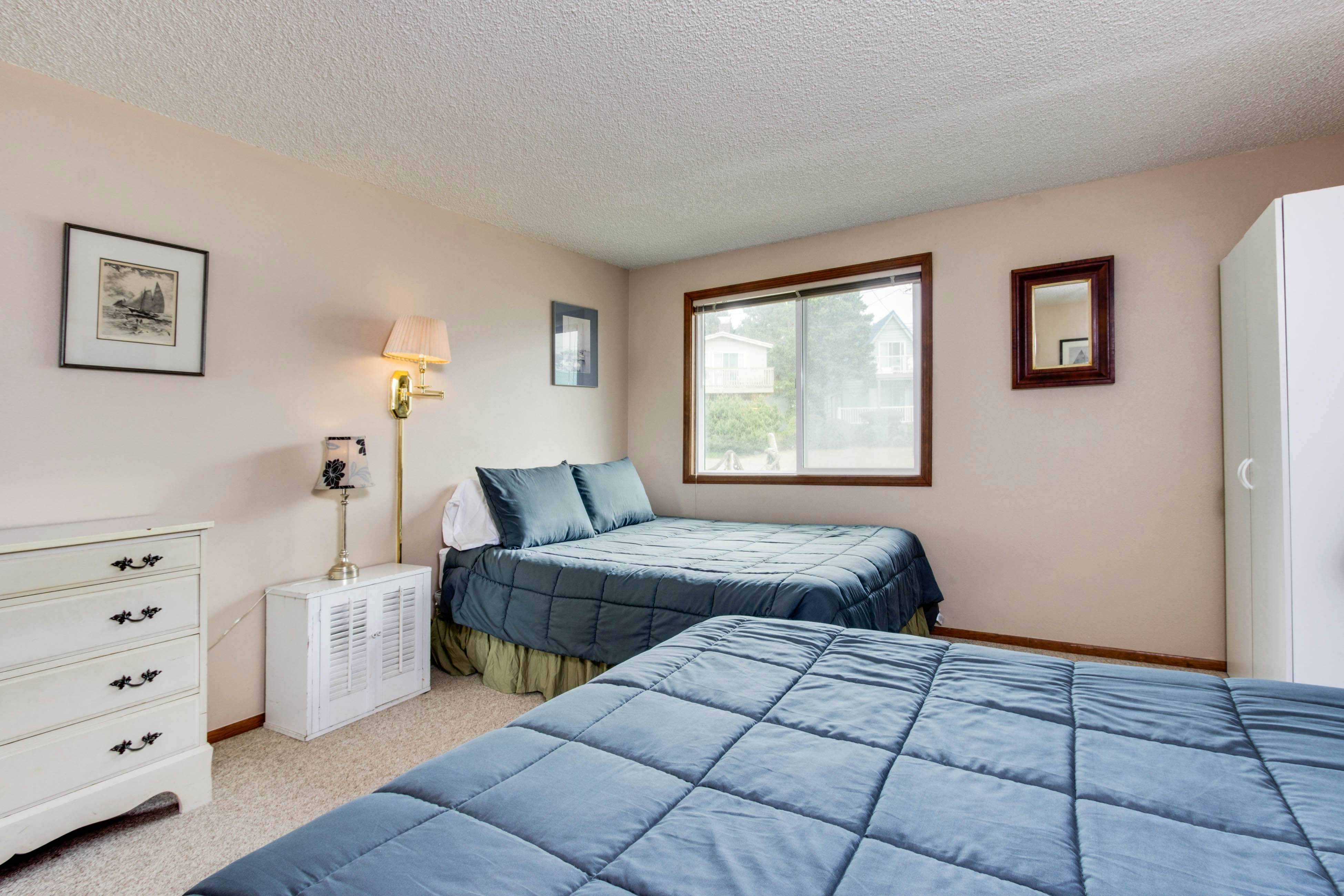 Impressive oceanfront home with great views - dog-friendly