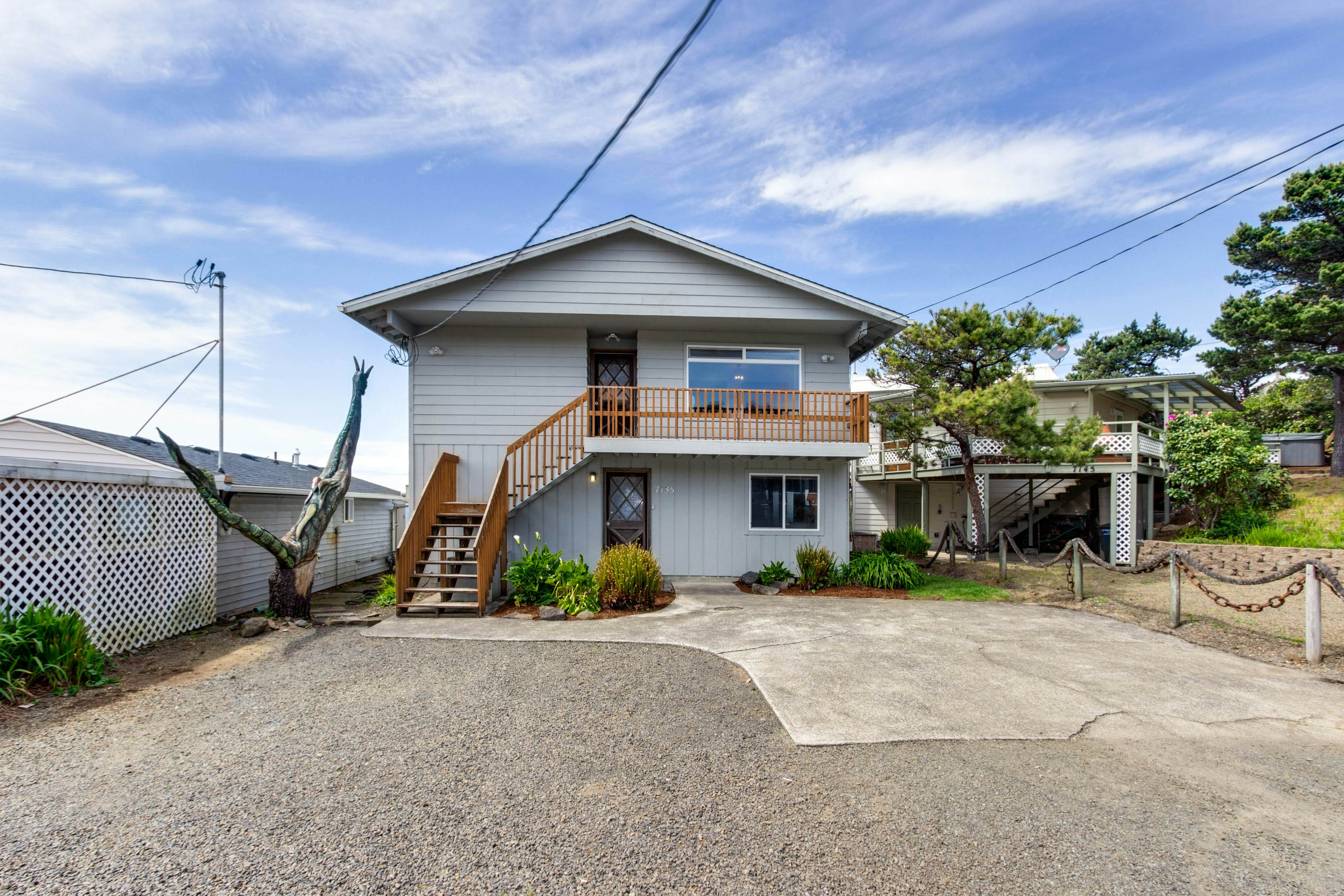 Impressive oceanfront home with great views - dog-friendly