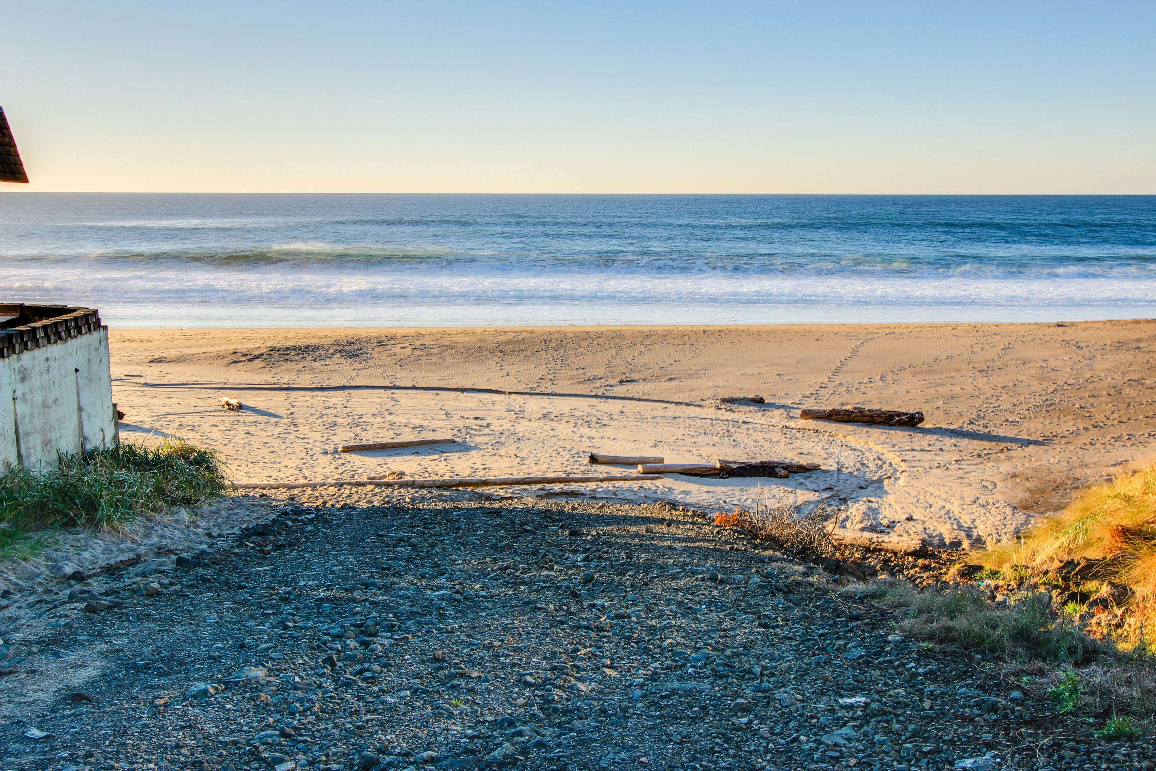 Impressive oceanfront home with great views - dog-friendly