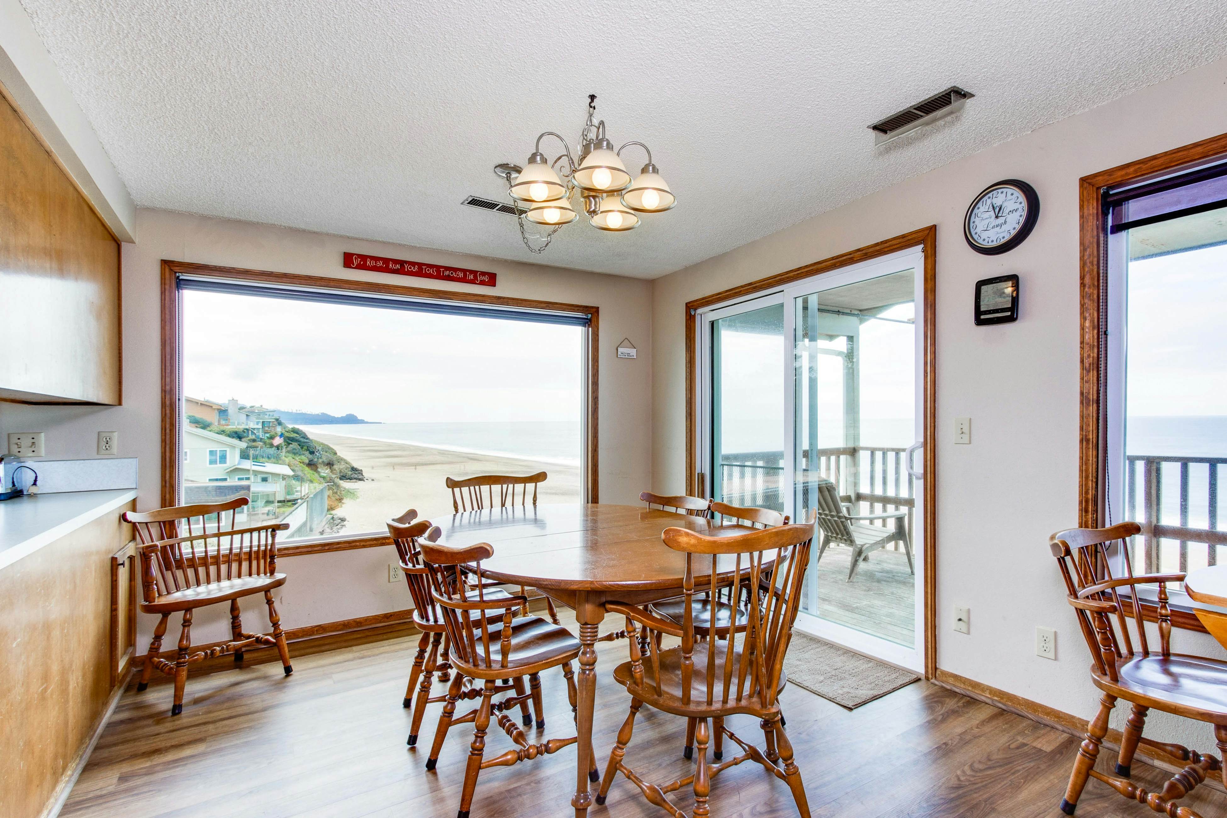 Impressive oceanfront home with great views - dog-friendly