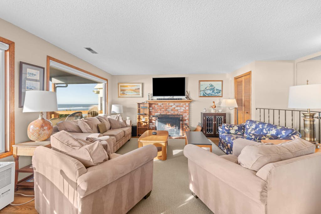 Impressive oceanfront home with great views dog friendly