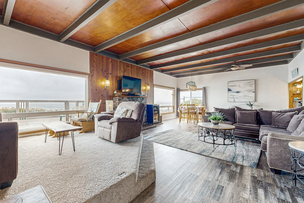 Charming Oceanfront Two Story Home Private Hot Tub Deck Gas Grill and Views