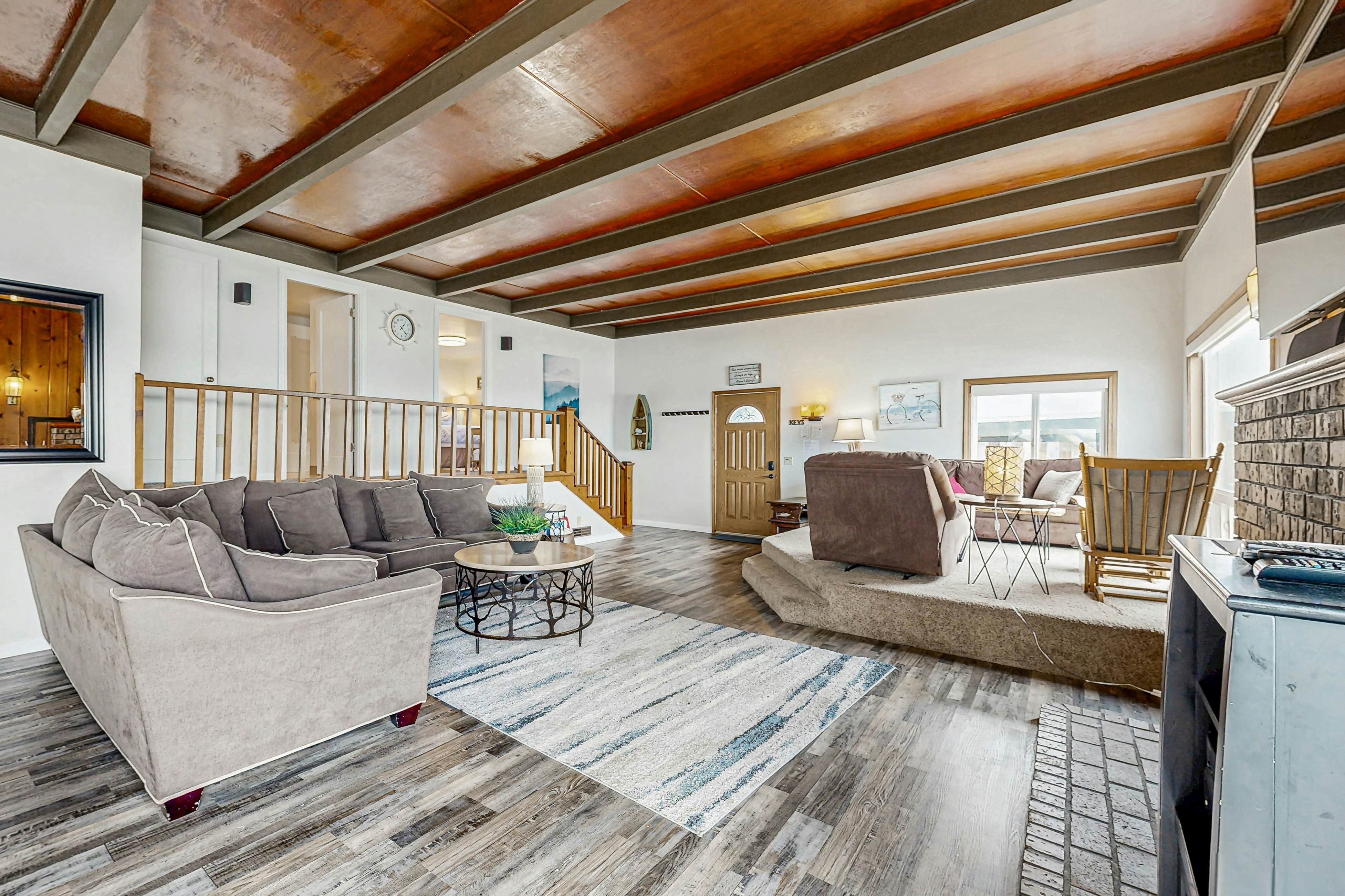 Charming Oceanfront Two-Story Home - Private Hot Tub Deck, Gas Grill, & Views