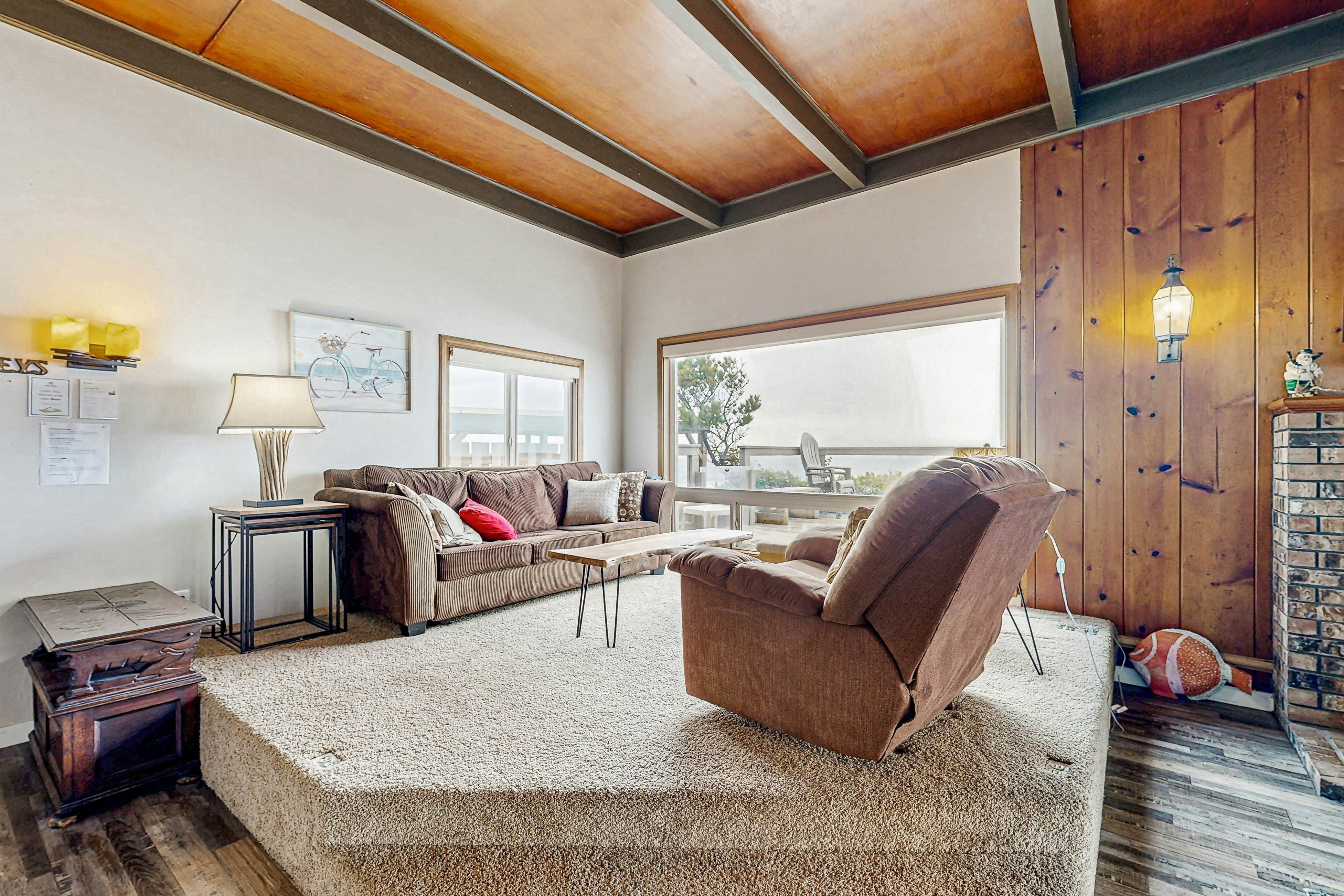 Charming Oceanfront Two-Story Home - Private Hot Tub Deck, Gas Grill, & Views