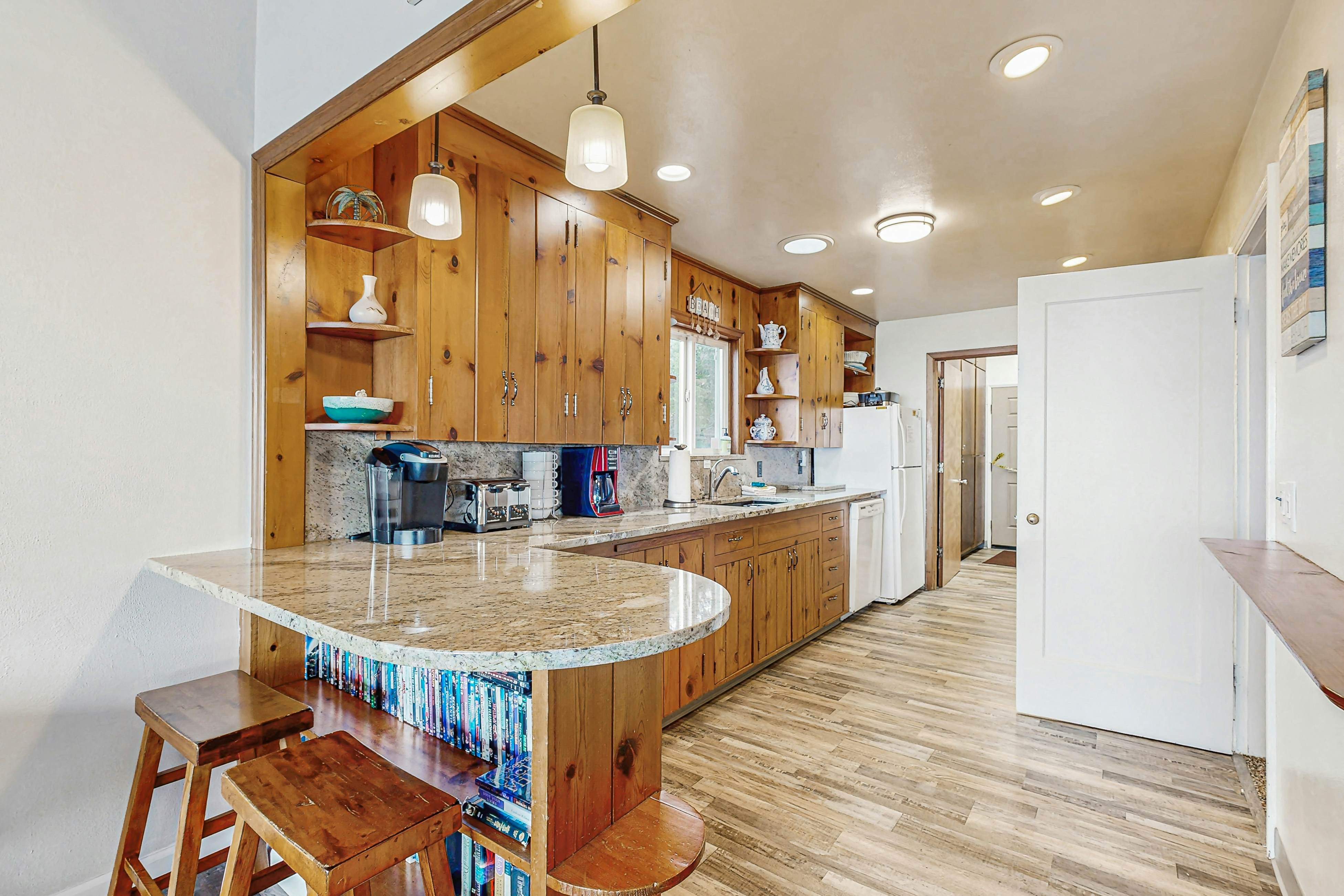 Charming Oceanfront Two-Story Home - Private Hot Tub Deck, Gas Grill, & Views