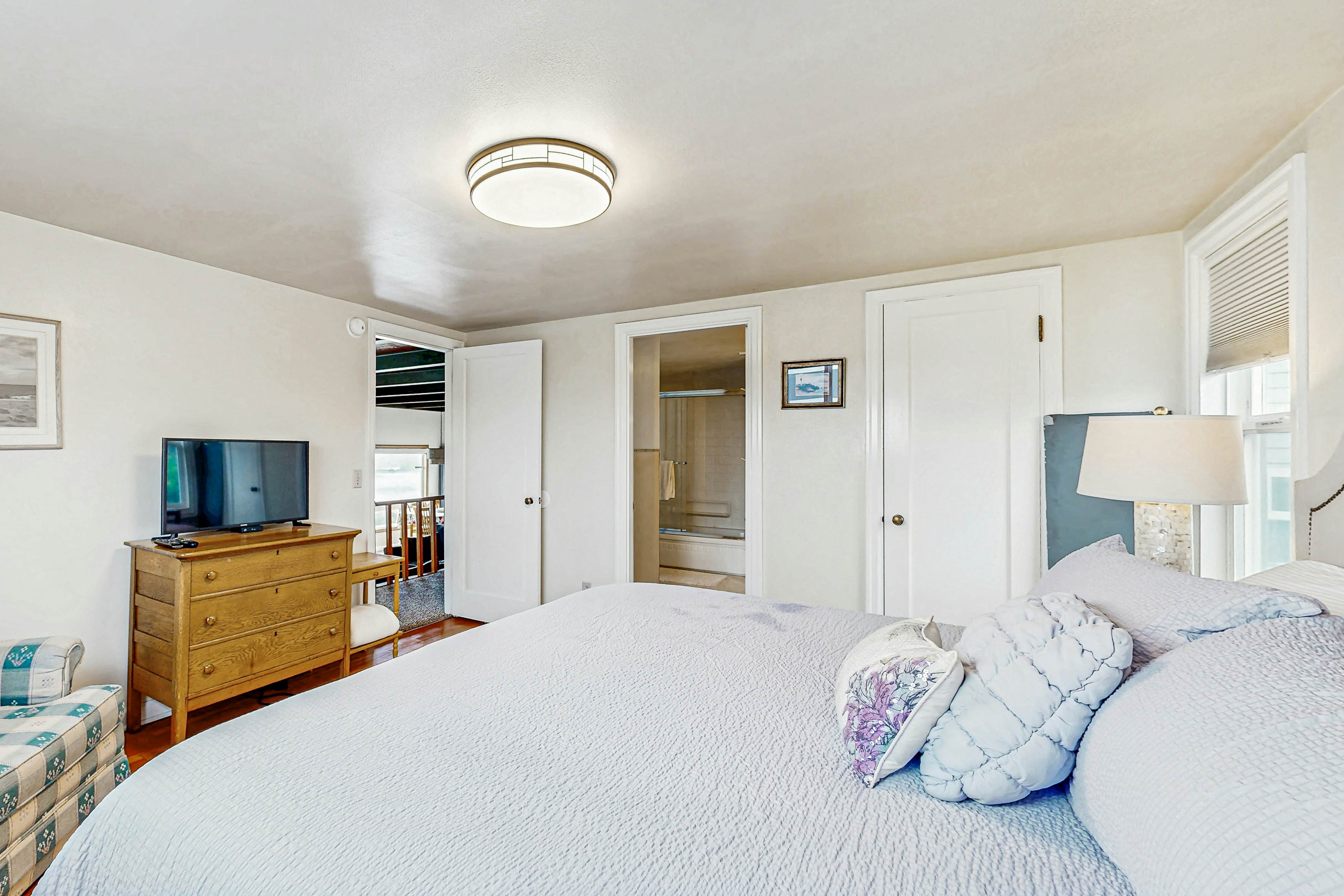 Charming Oceanfront Two-Story Home - Private Hot Tub Deck, Gas Grill, & Views