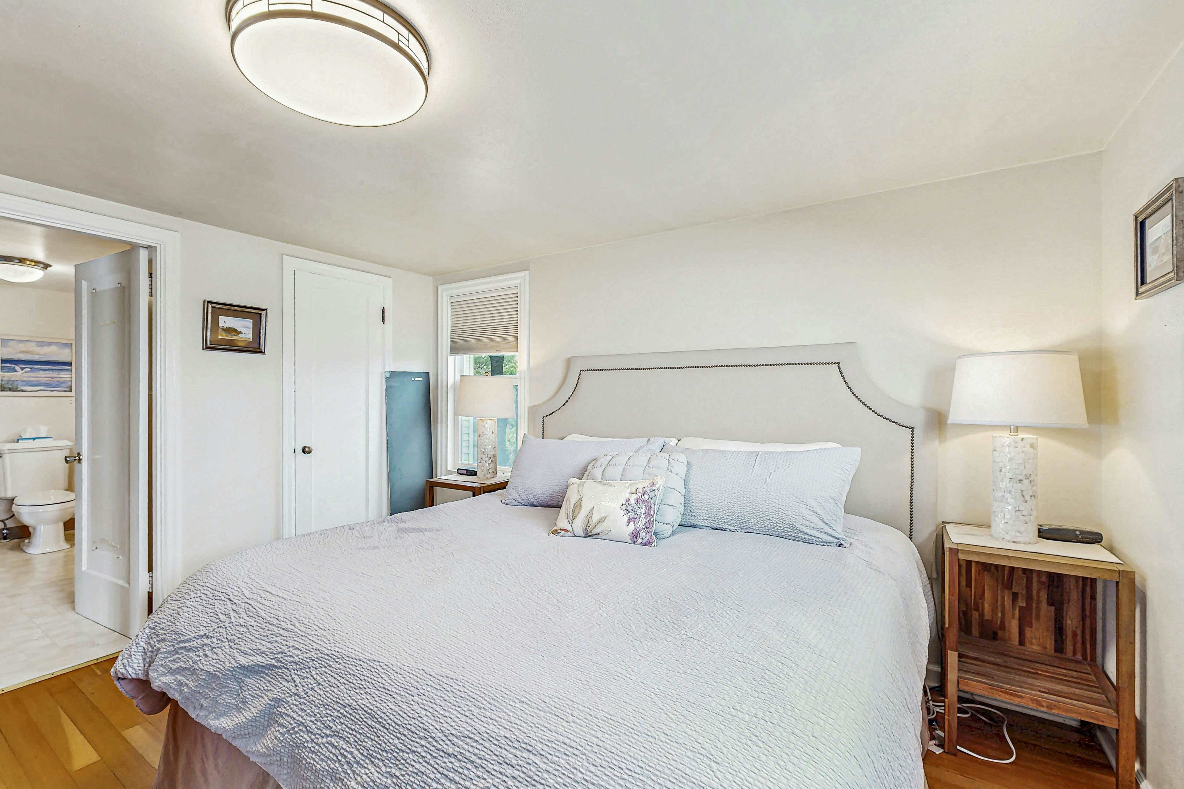 Charming Oceanfront Two-Story Home - Private Hot Tub Deck, Gas Grill, & Views