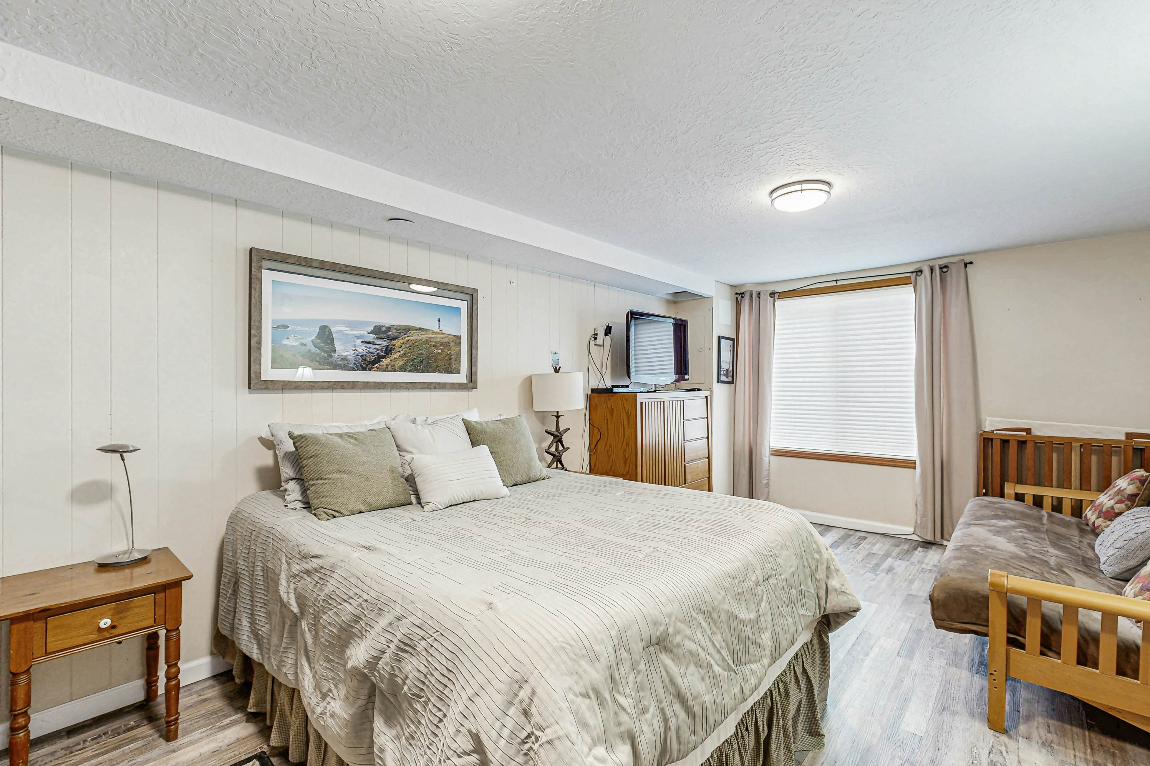 Charming Oceanfront Two-Story Home - Private Hot Tub Deck, Gas Grill, & Views