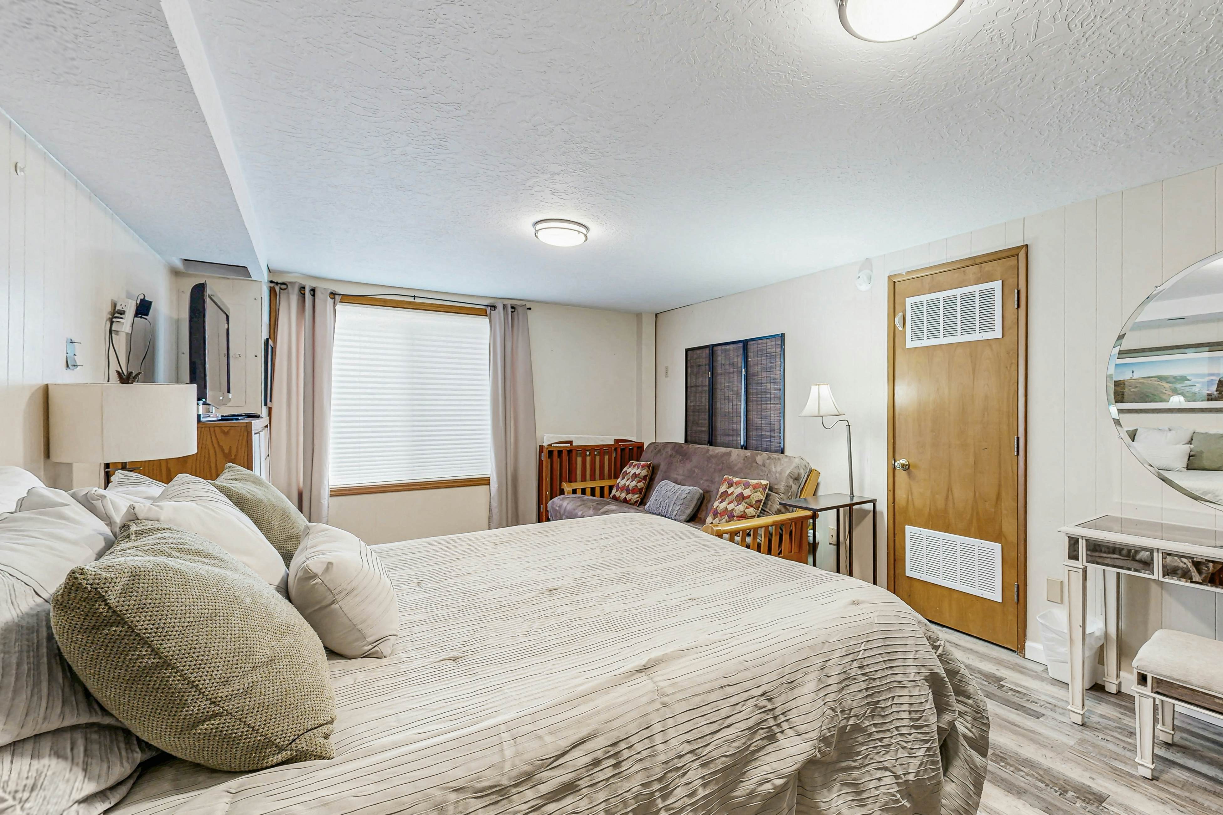 Charming Oceanfront Two-Story Home - Private Hot Tub Deck, Gas Grill, & Views