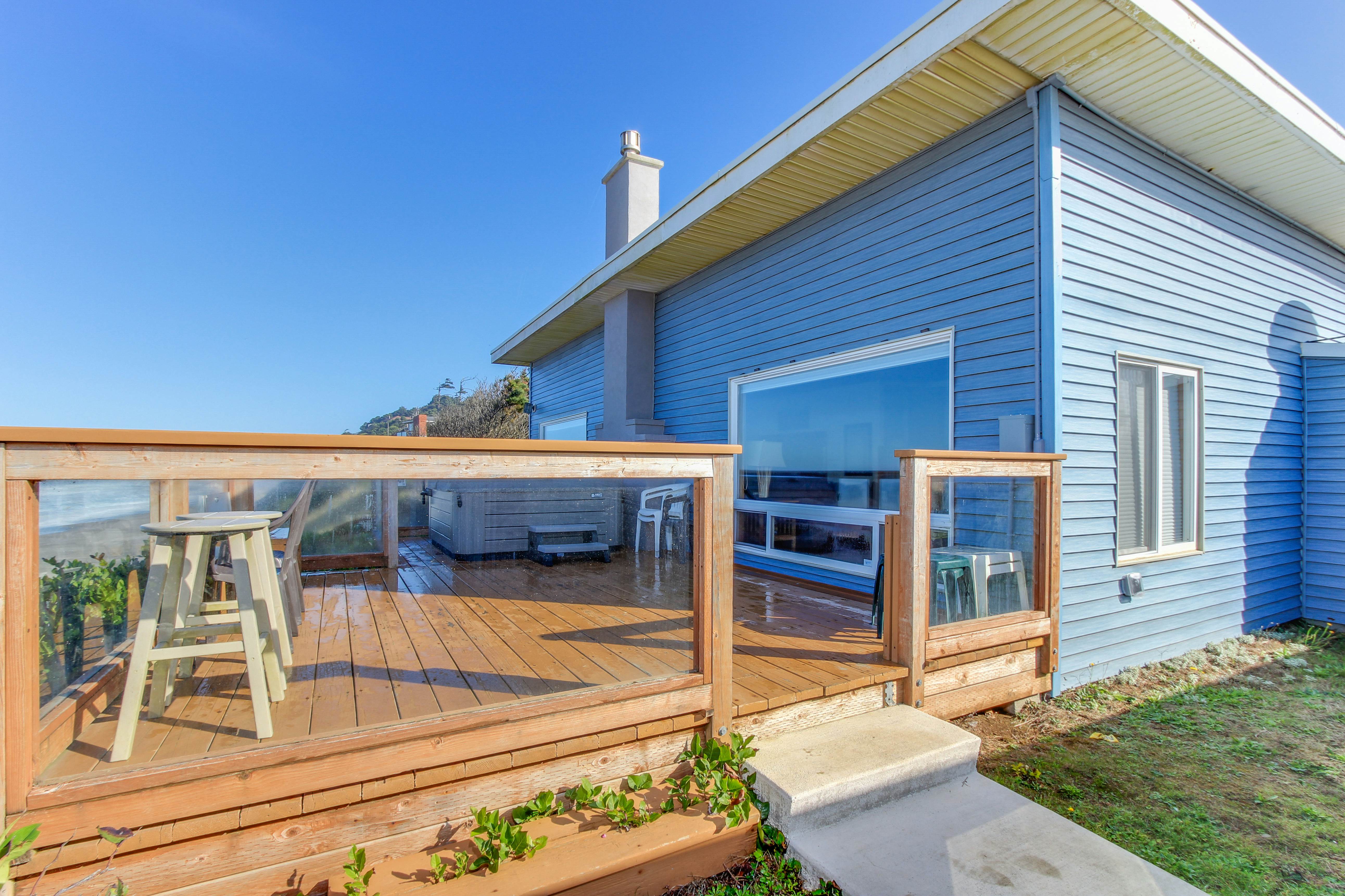 Charming Oceanfront Two-Story Home - Private Hot Tub Deck, Gas Grill, & Views