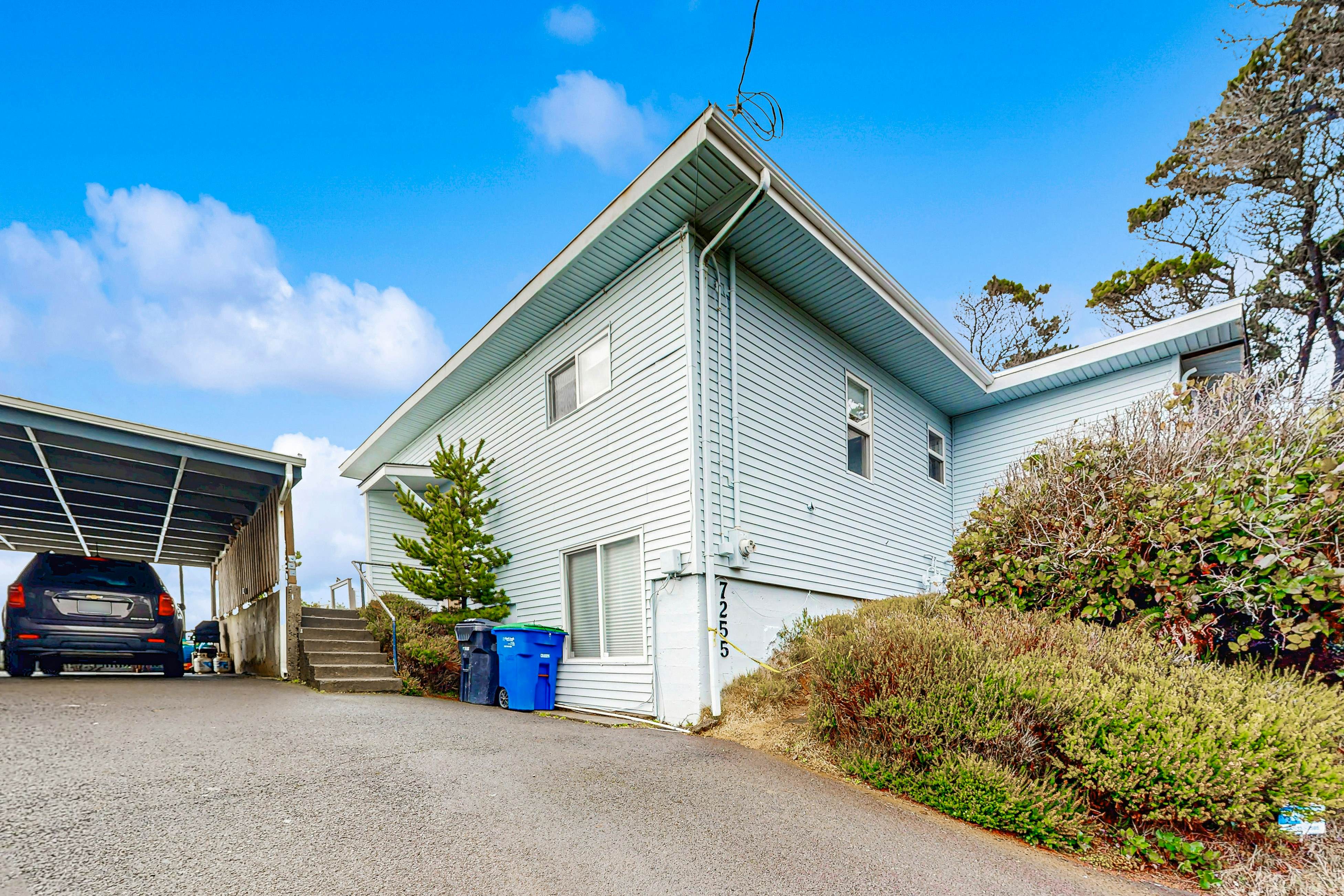 Charming Oceanfront Two-Story Home - Private Hot Tub Deck, Gas Grill, & Views
