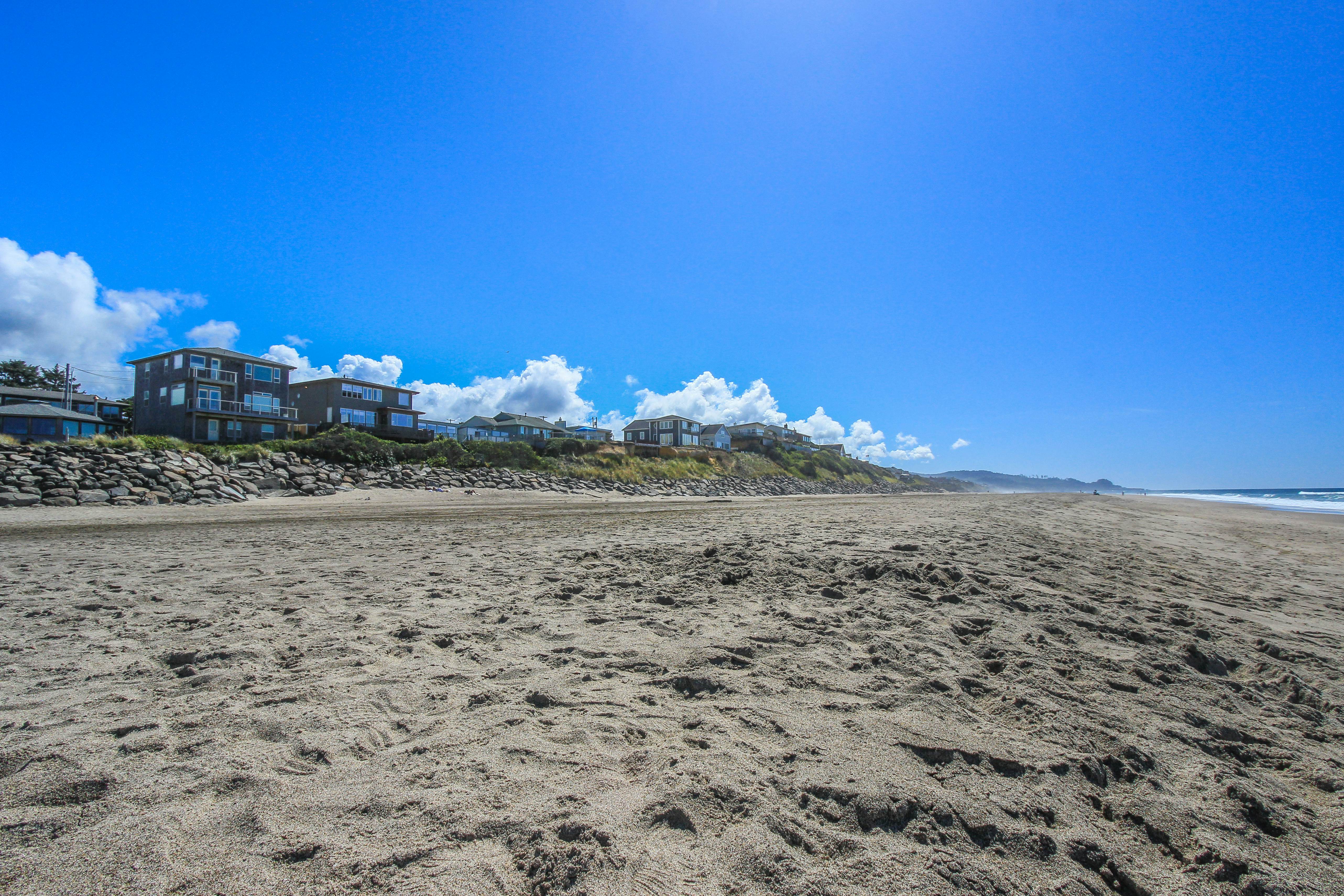 Charming Oceanfront Two-Story Home - Private Hot Tub Deck, Gas Grill, & Views