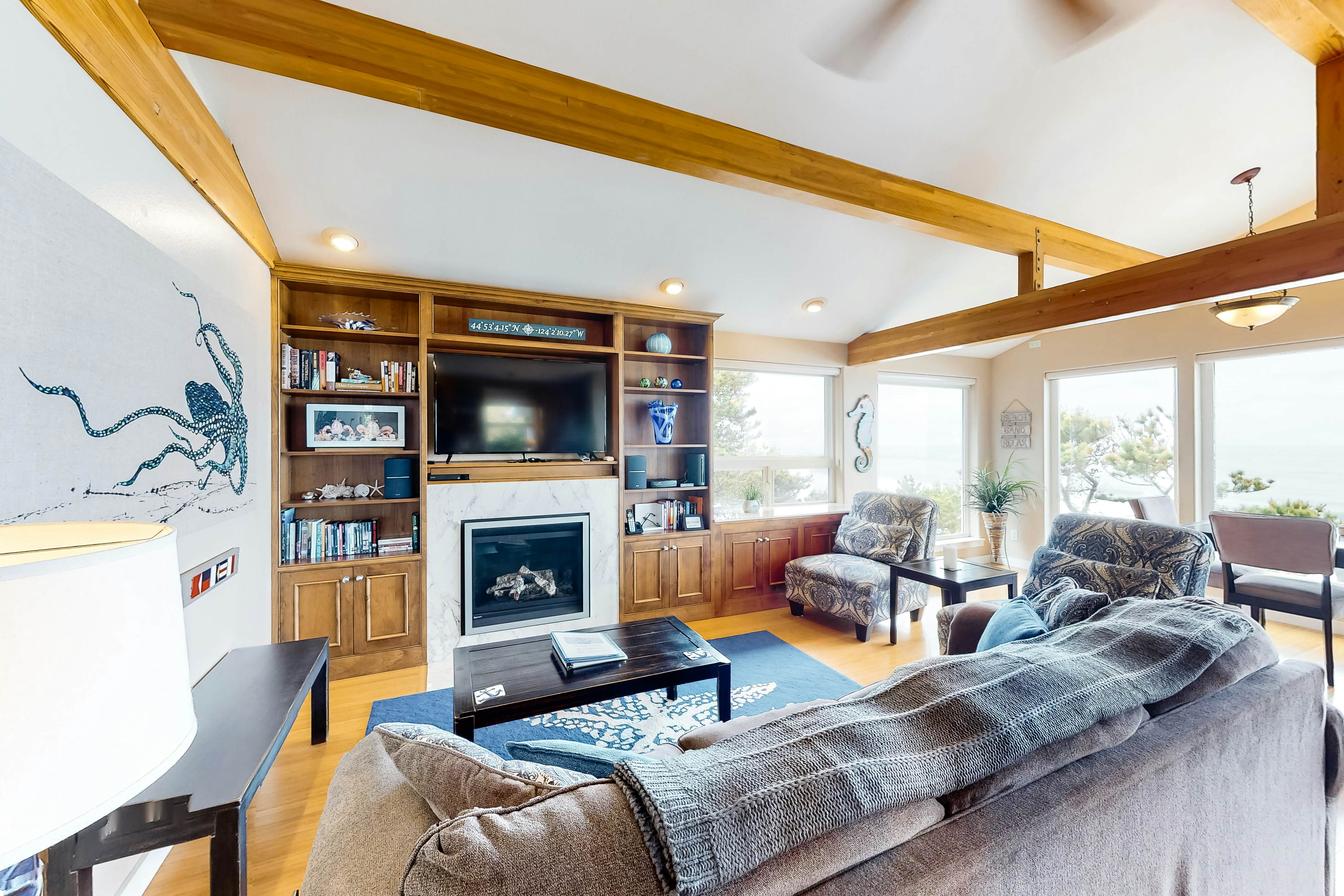 Perfect oceanfront beach getaway with amazing views - walk to the beach