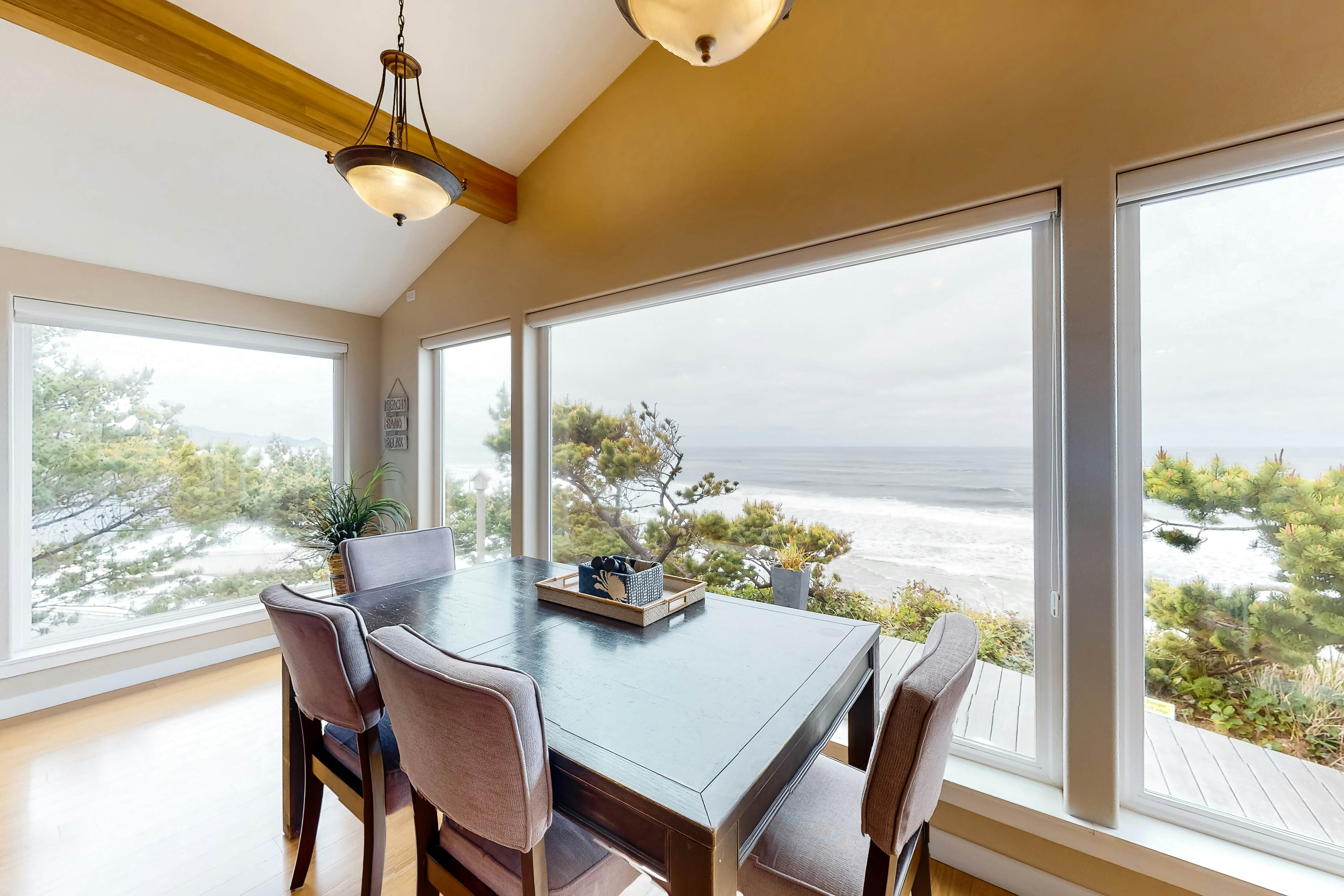 Perfect oceanfront beach getaway with amazing views - walk to the beach