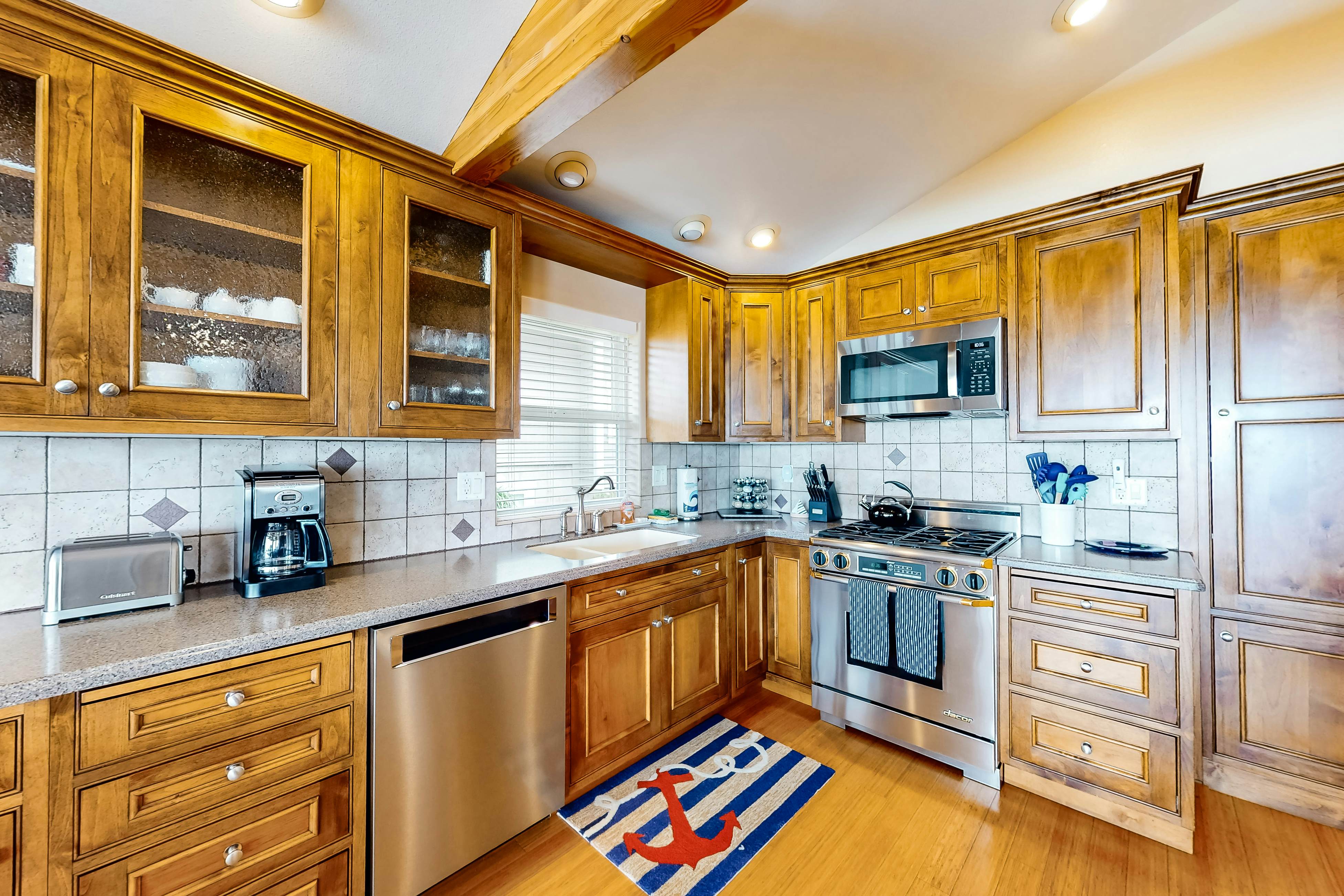 Perfect oceanfront beach getaway with amazing views - walk to the beach