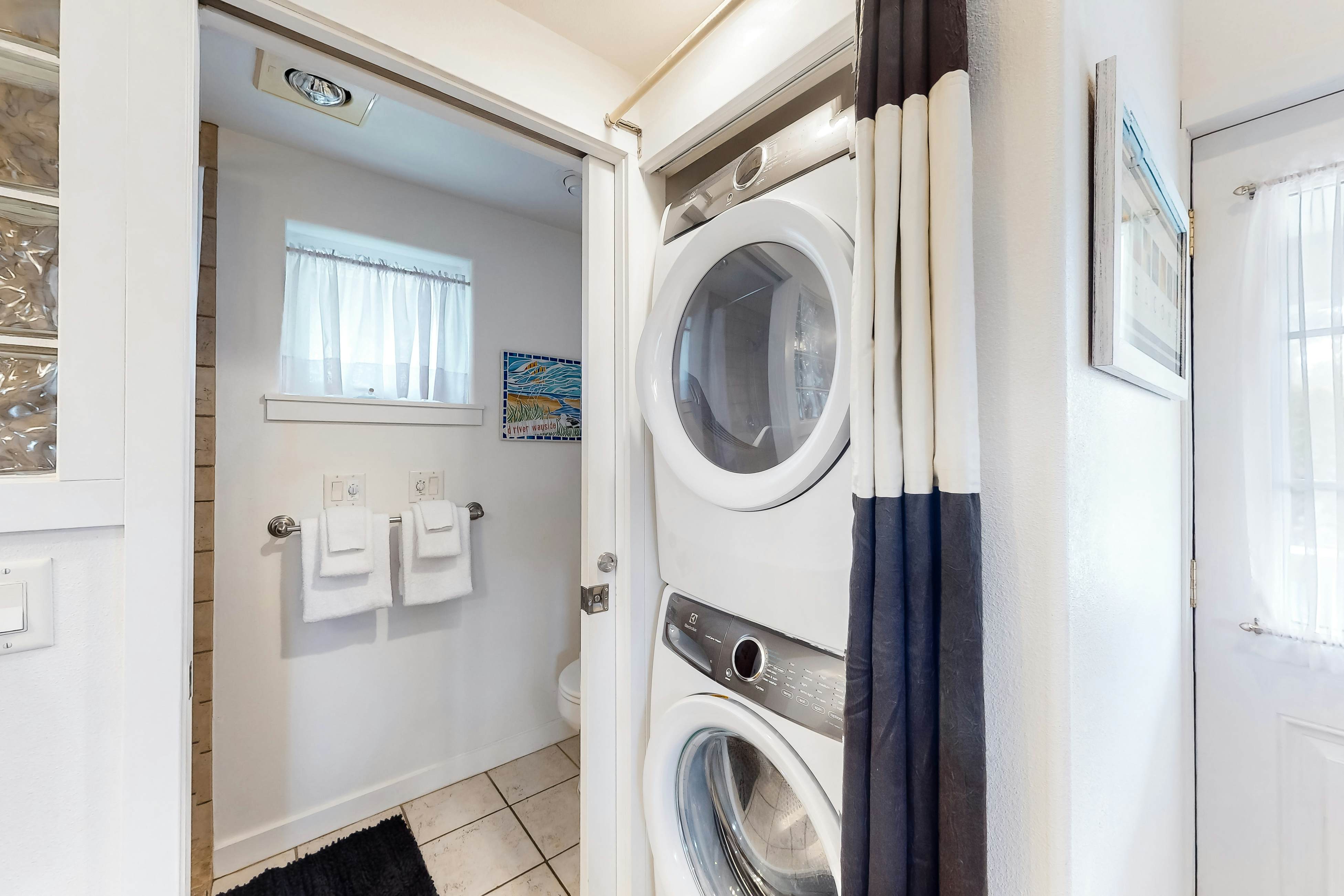 Perfect oceanfront beach getaway with amazing views - walk to the beach