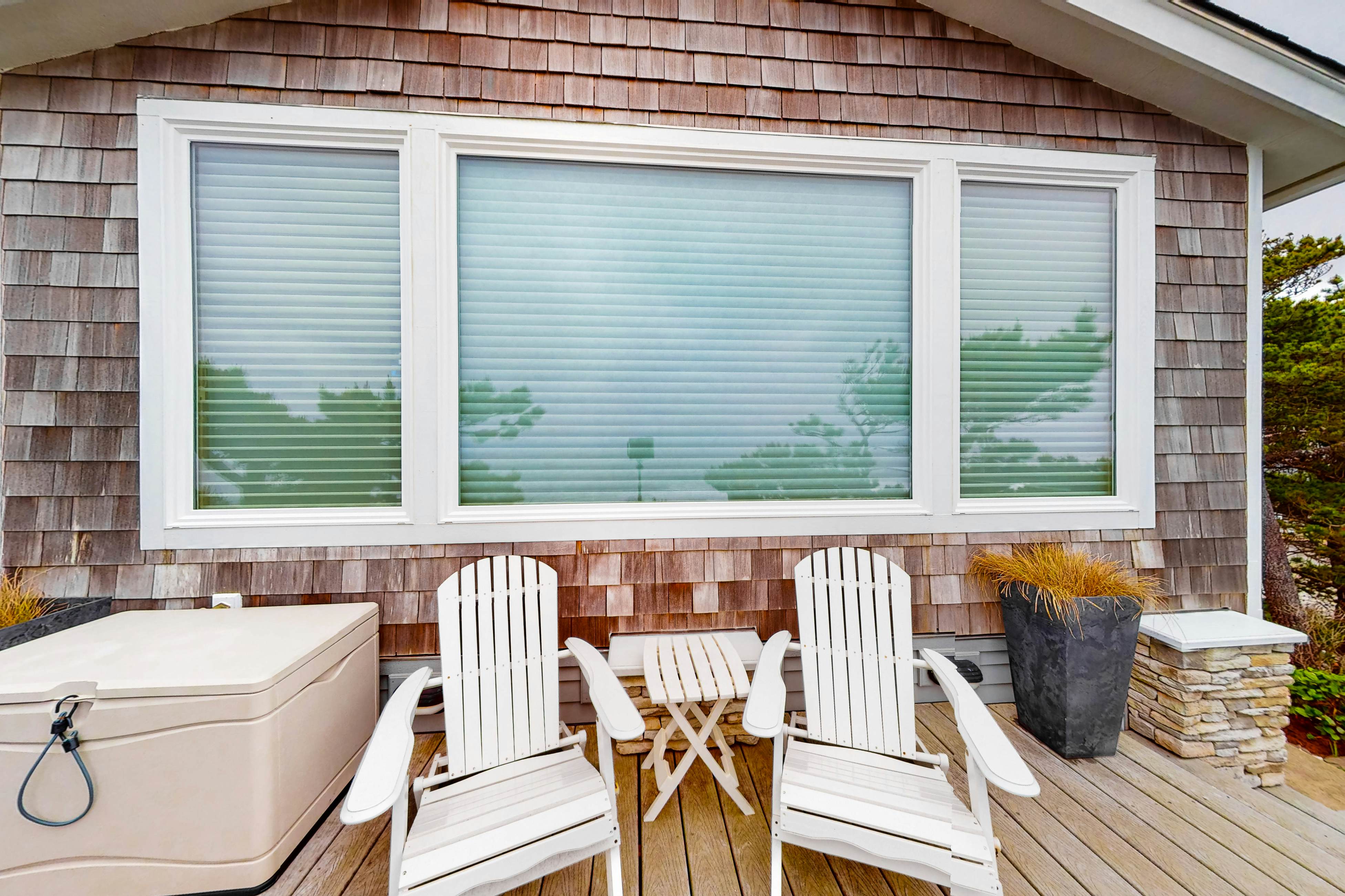 Perfect oceanfront beach getaway with amazing views - walk to the beach