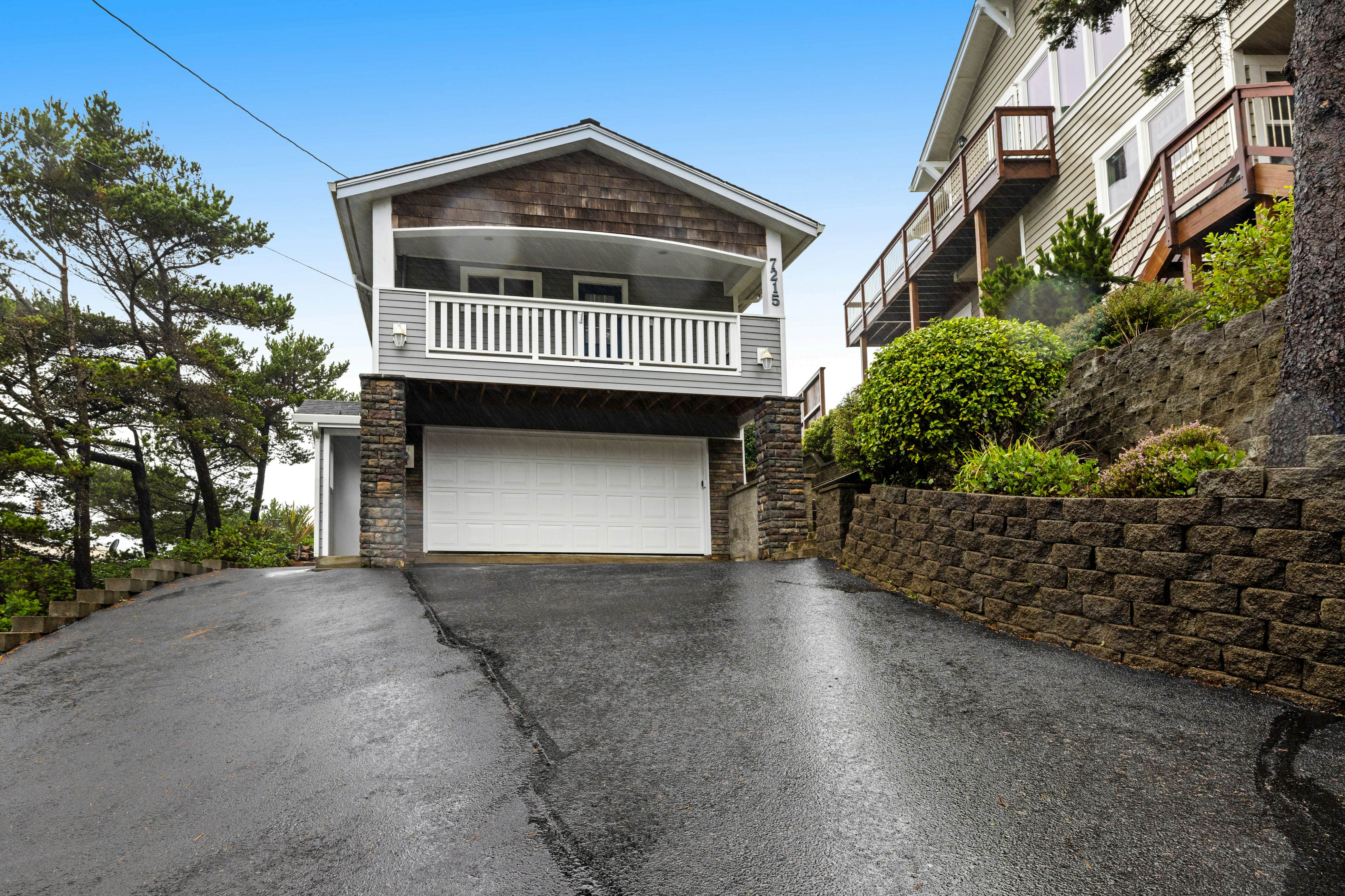 Perfect oceanfront beach getaway with amazing views - walk to the beach