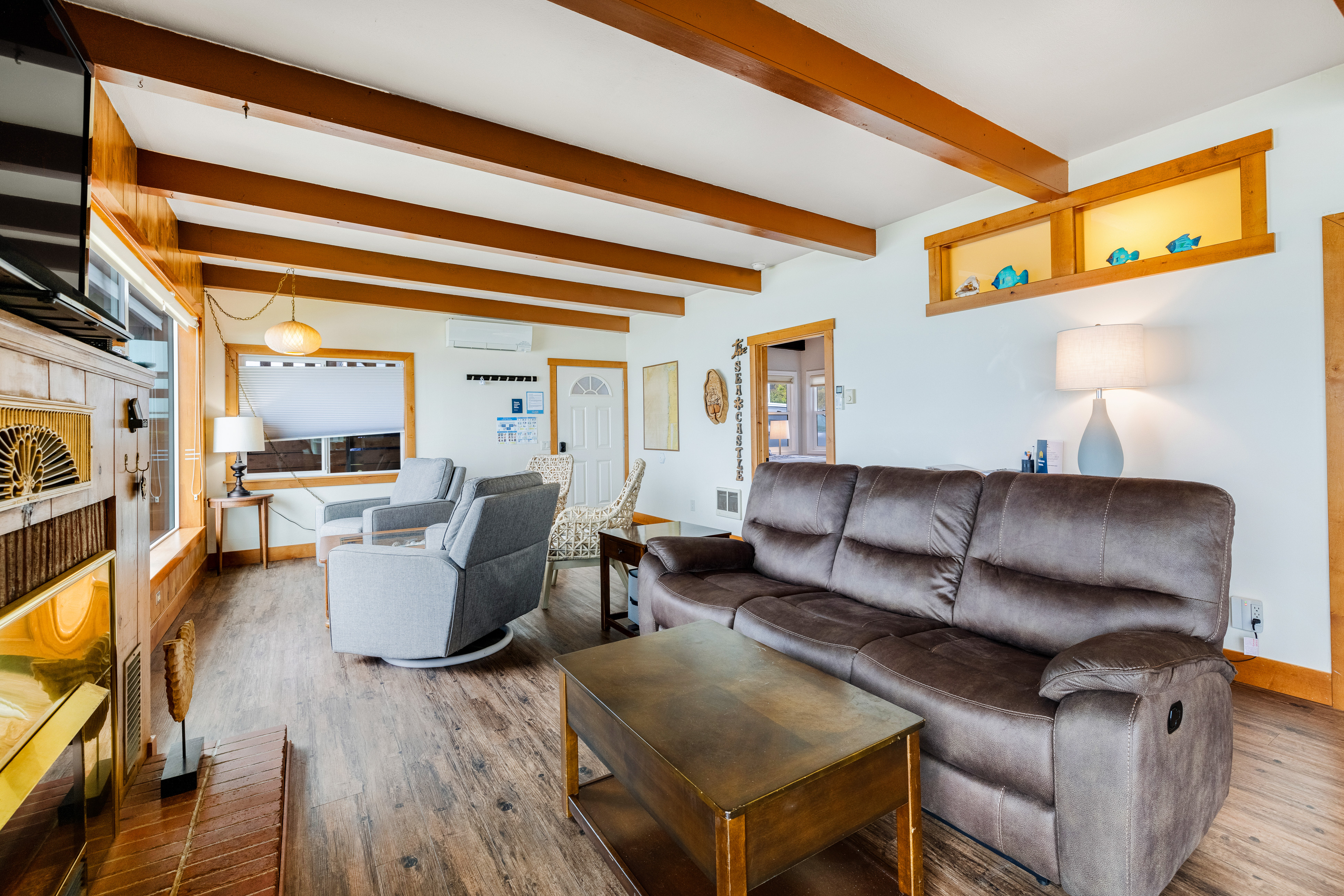 Charming Oceanfront House with Gorgeous Water Views and Beach Access