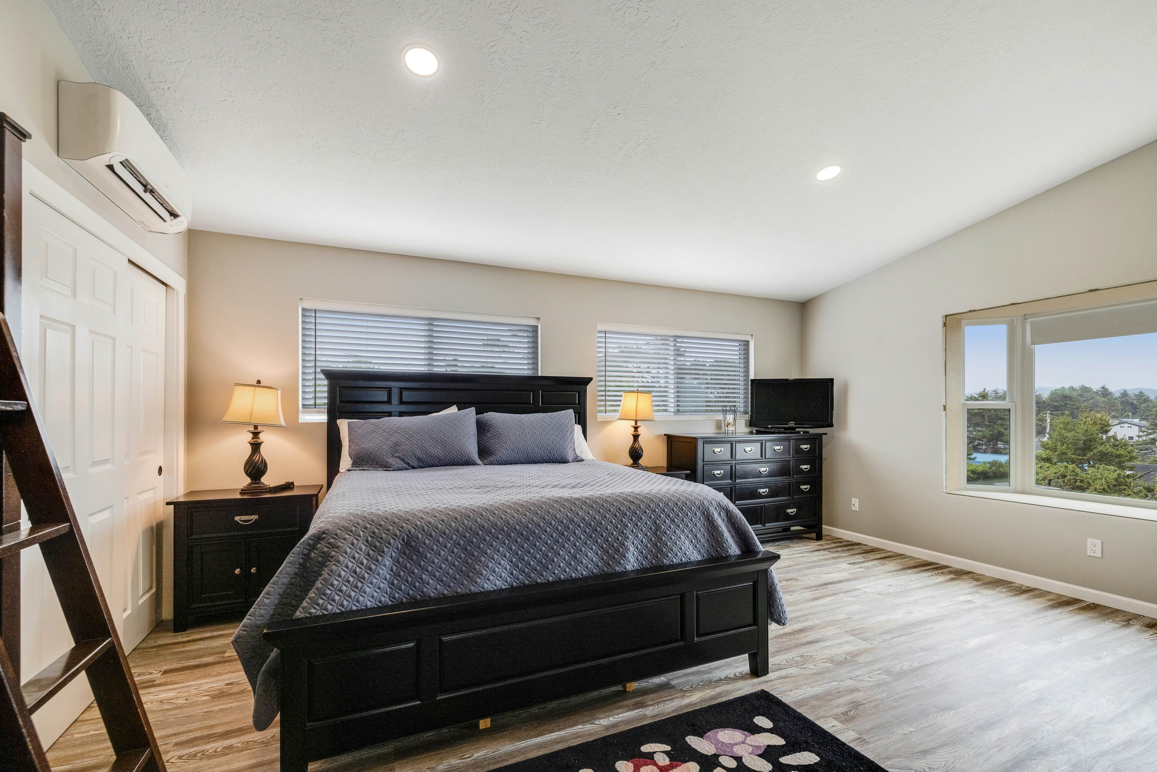 Charming Oceanfront House with Gorgeous Water Views & Beach Access