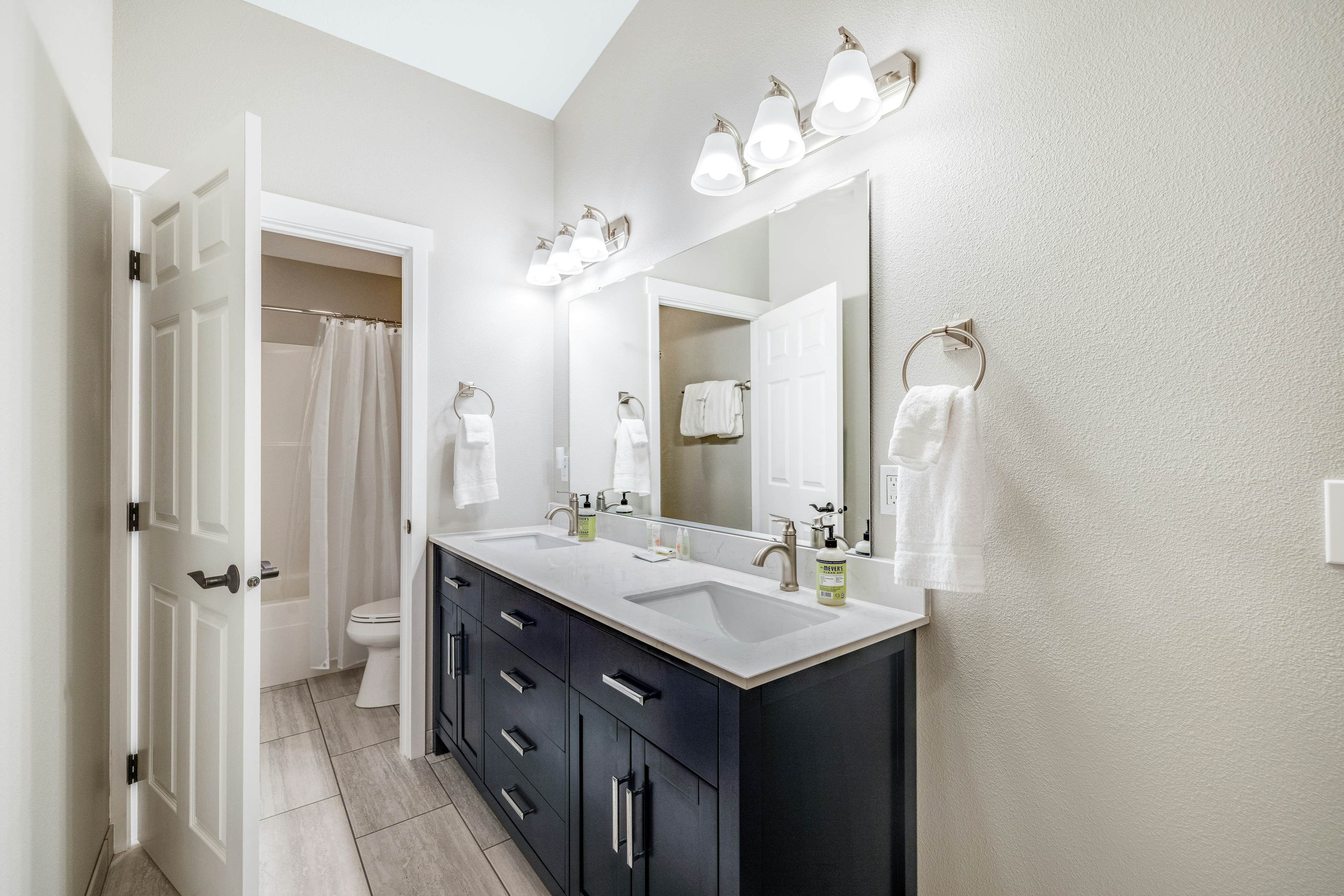 Charming Oceanfront House with Gorgeous Water Views & Beach Access