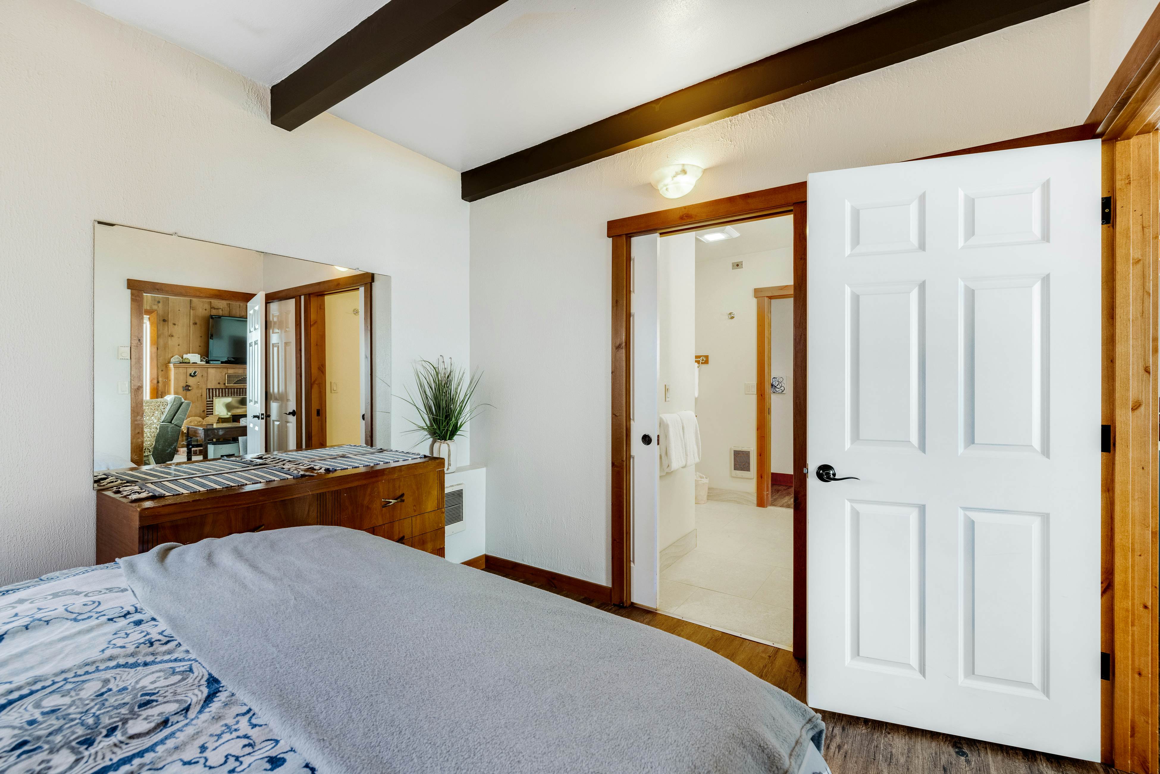 Charming Oceanfront House with Gorgeous Water Views & Beach Access