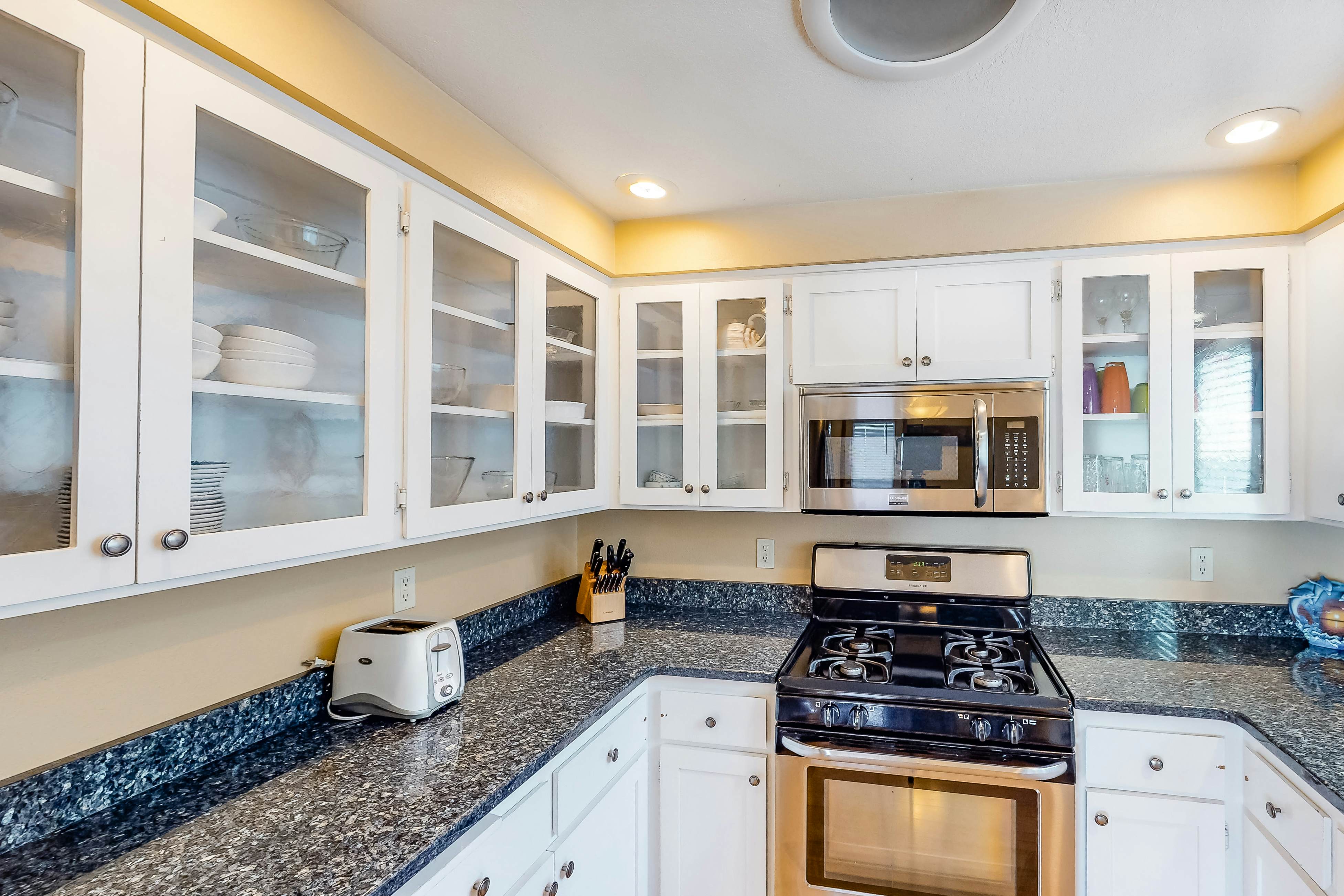 Oceanfront house steps to beach with private hot tub, firepit & spectacular view